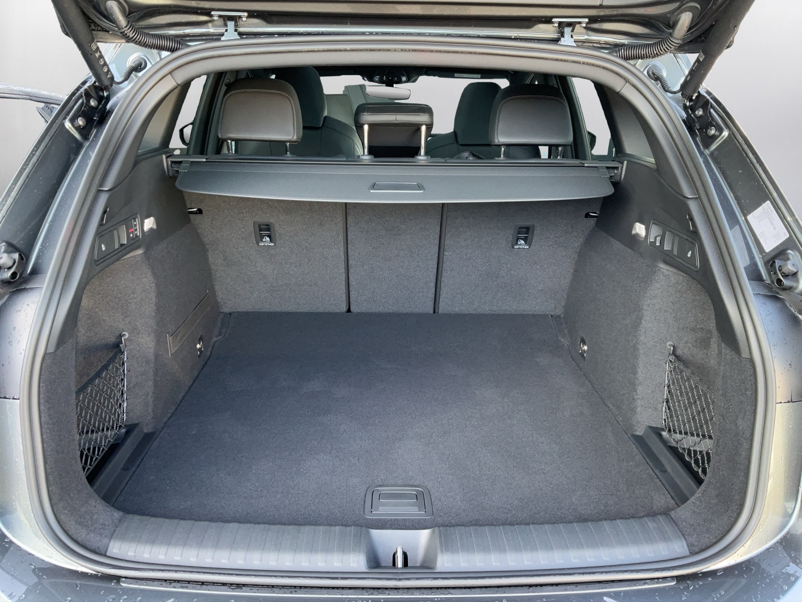 AUDI Q6 e-tron quattro - 12