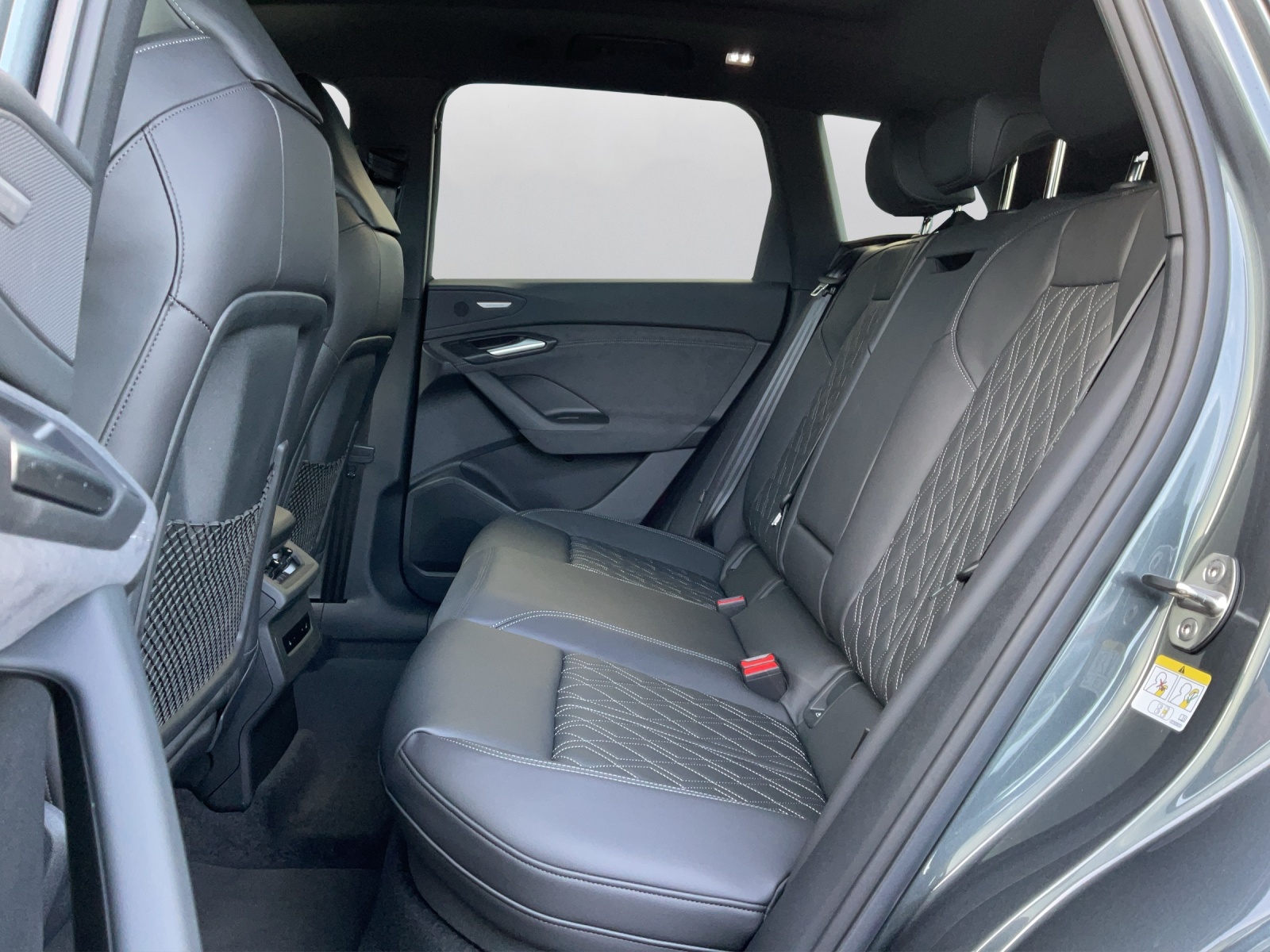 AUDI Q6 e-tron quattro - 11