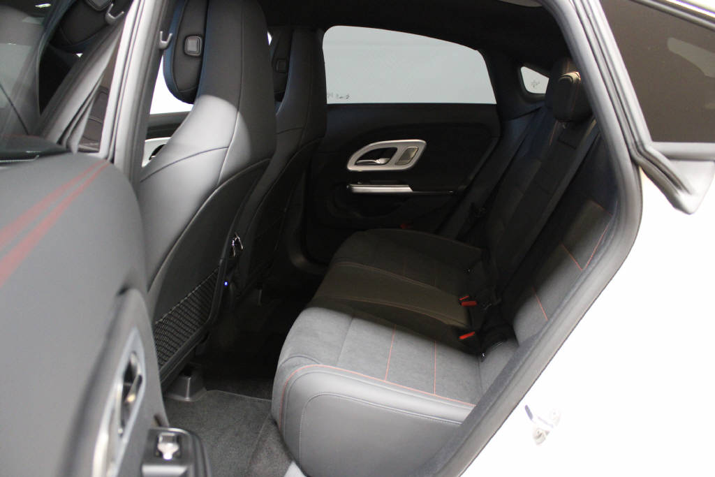 MERCEDES-BENZ CLA 220 4Matic AMG Line - 13