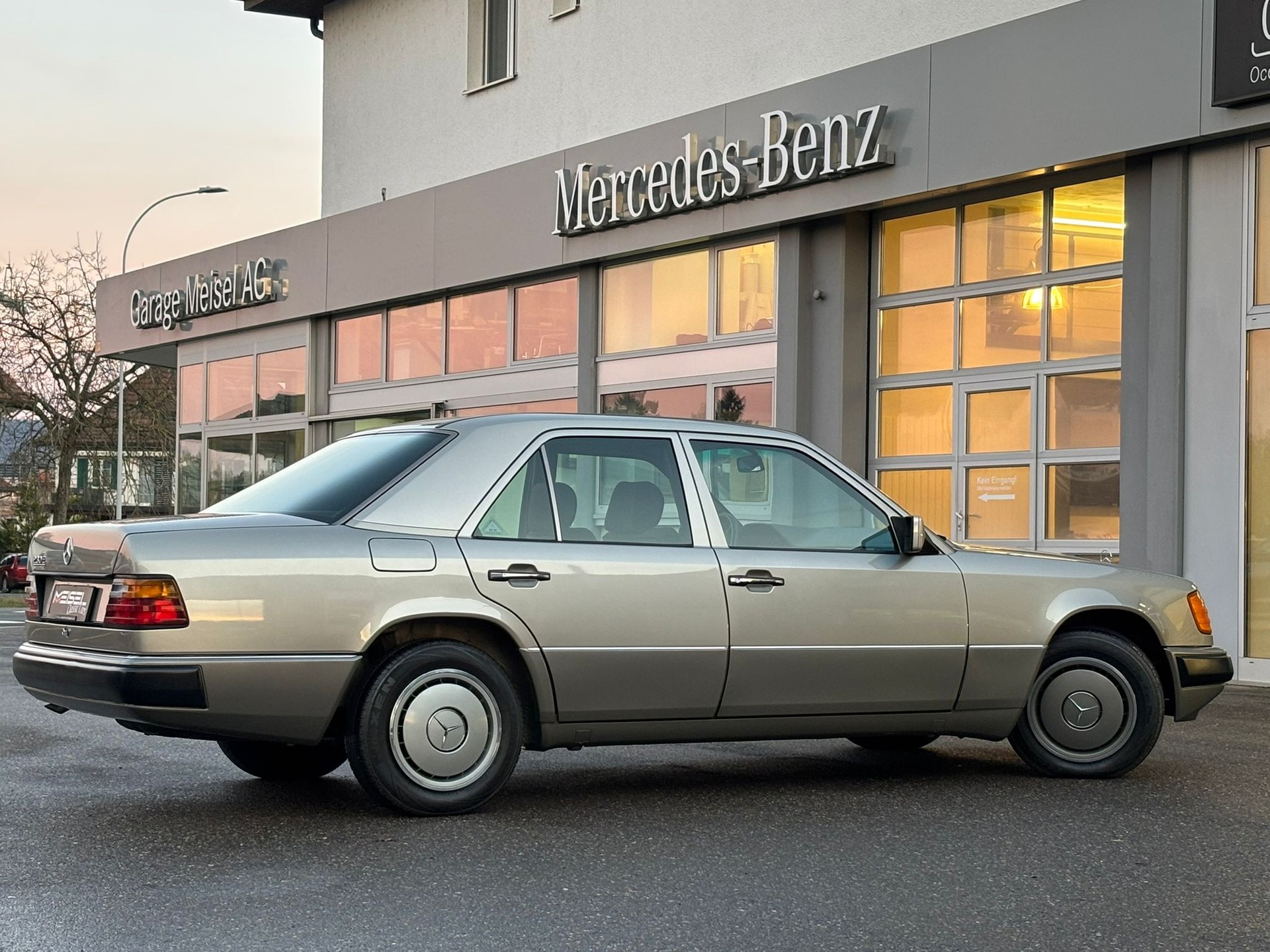 MERCEDES-BENZ 230 E - 3