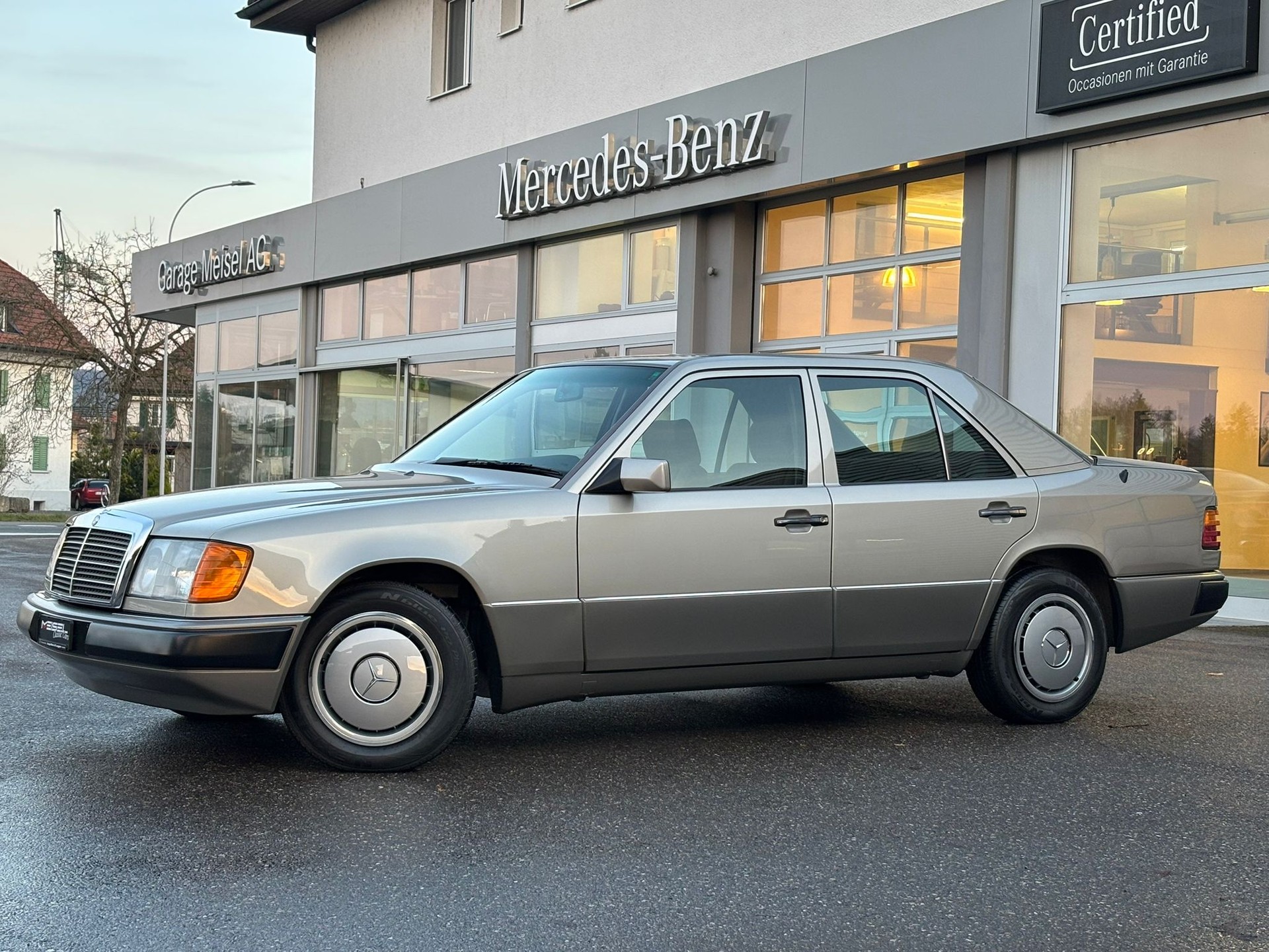 MERCEDES-BENZ 230 E