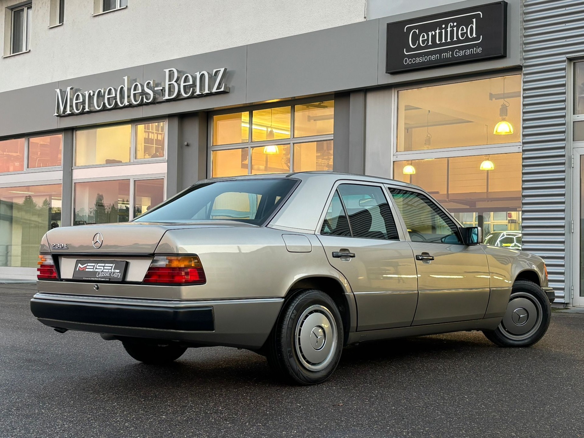 MERCEDES-BENZ 230 E - 4