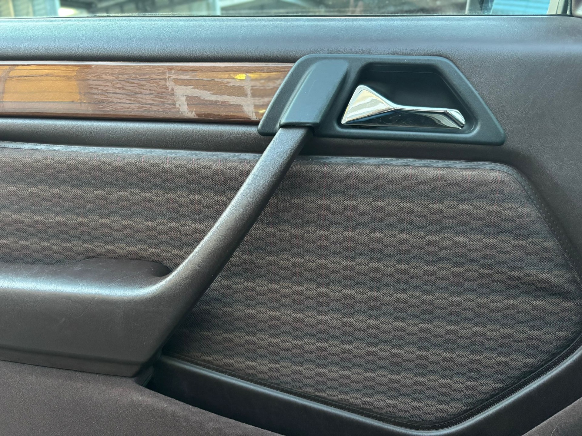 MERCEDES-BENZ 230 E - 13