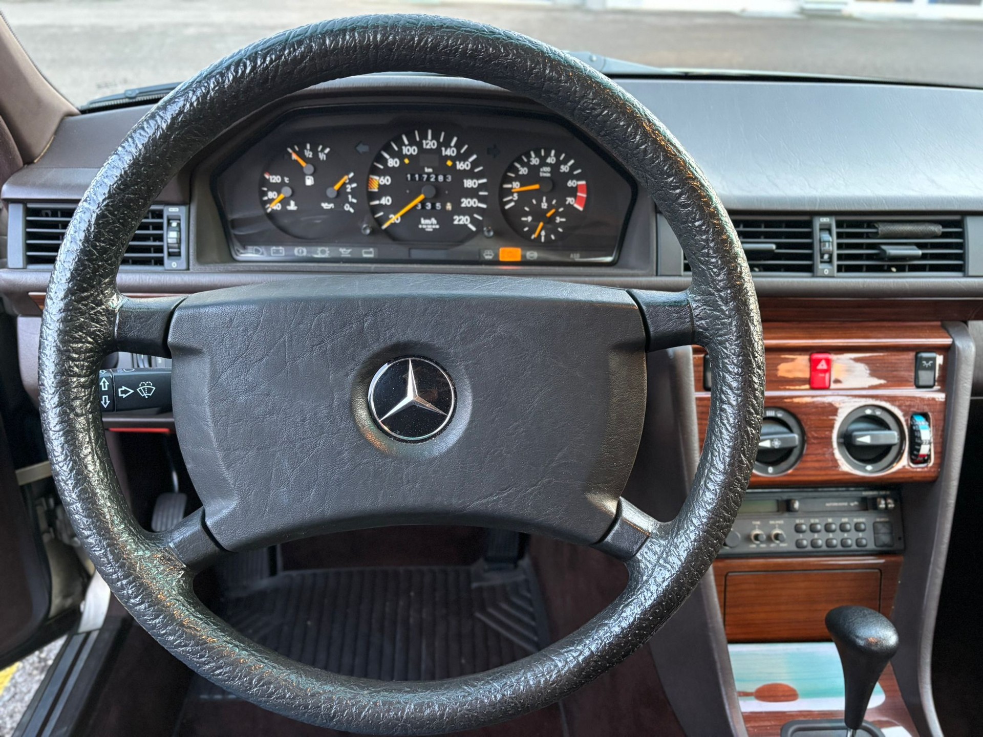 MERCEDES-BENZ 230 E - 12