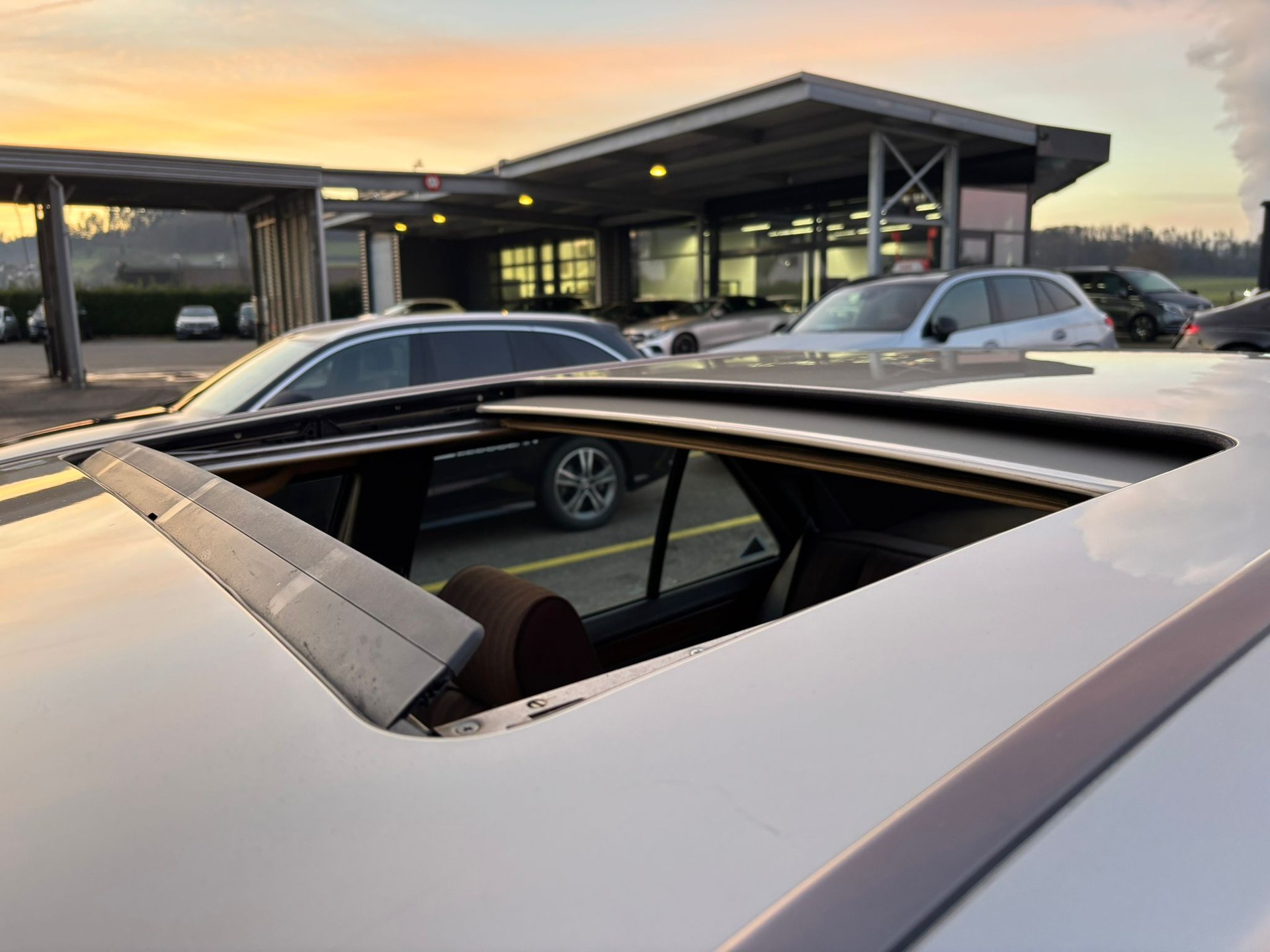 MERCEDES-BENZ 230 E - 11