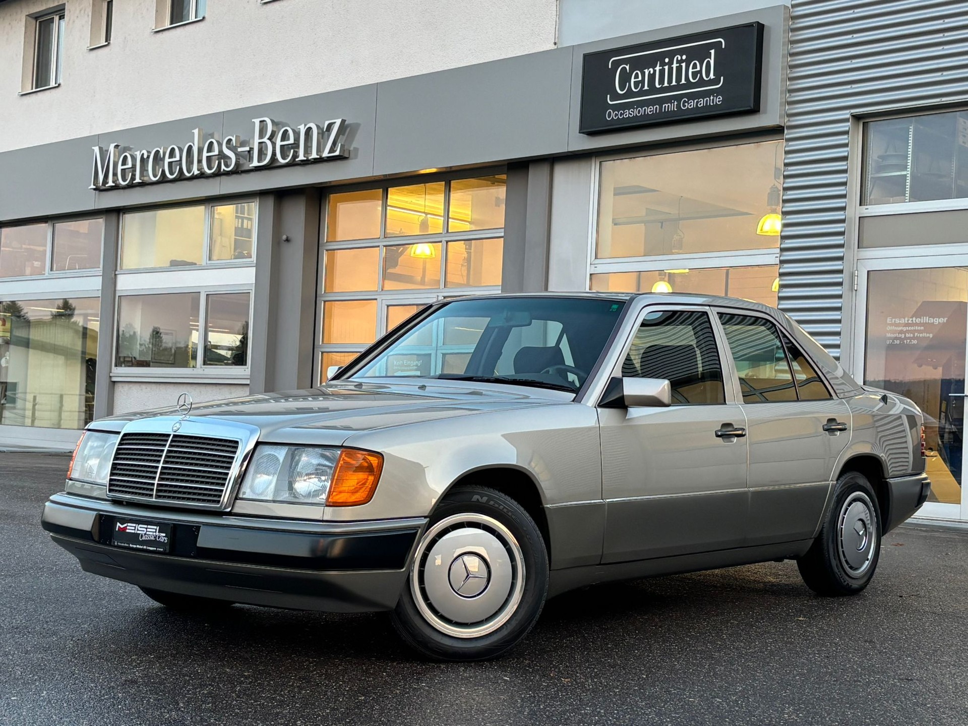 MERCEDES-BENZ 230 E - 2