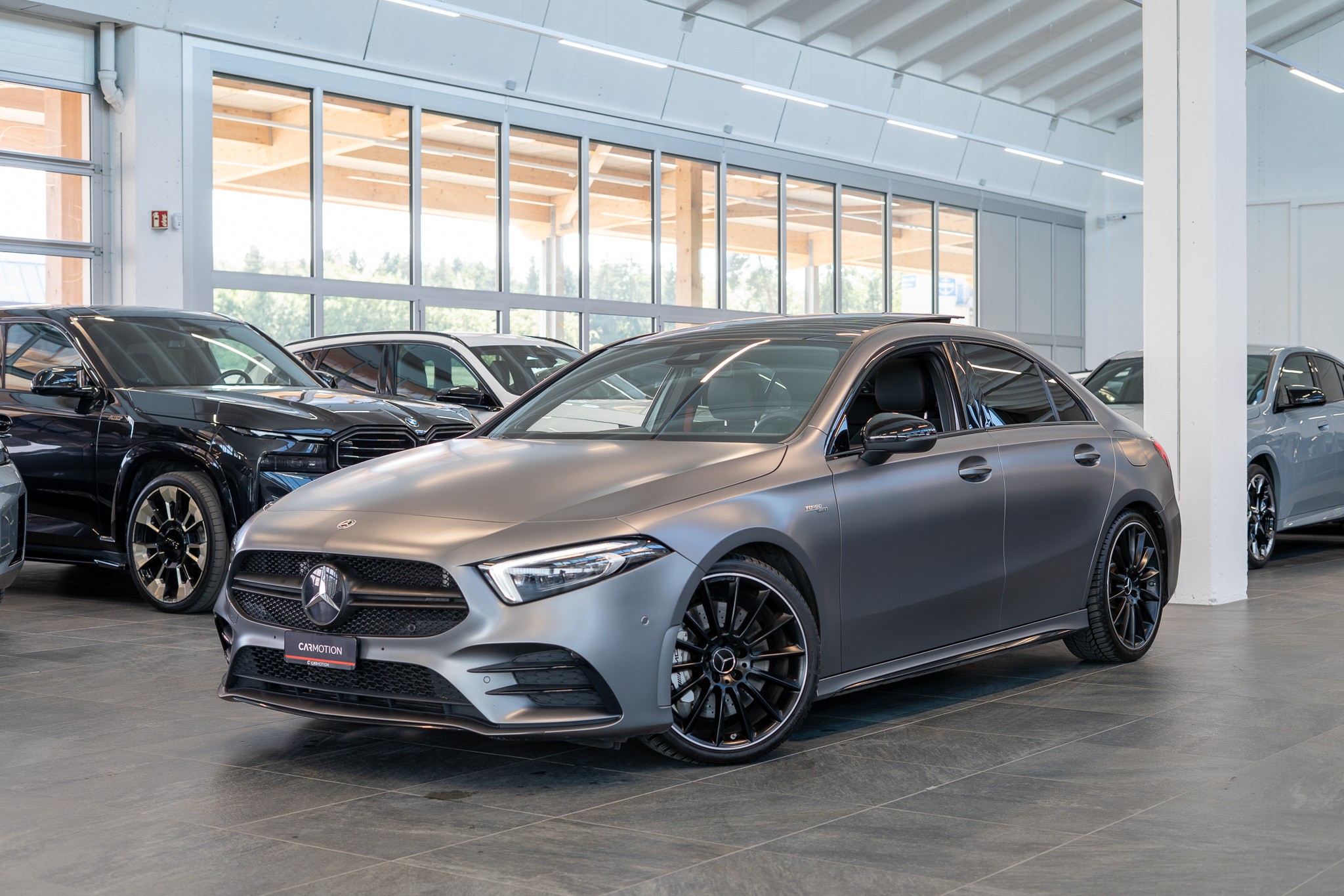 A 35 AMG 4matic Limousine / Frozen Grey / Panorama-Schiebedach / Ambiente-beleuchtung