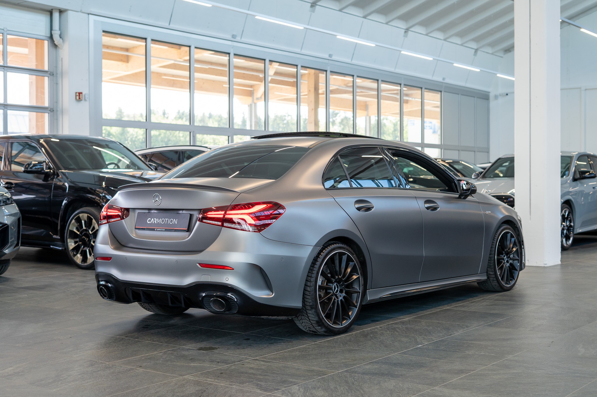 A 35 AMG 4matic Limousine / Frozen Grey / Panorama-Schiebedach / Ambiente-beleuchtung