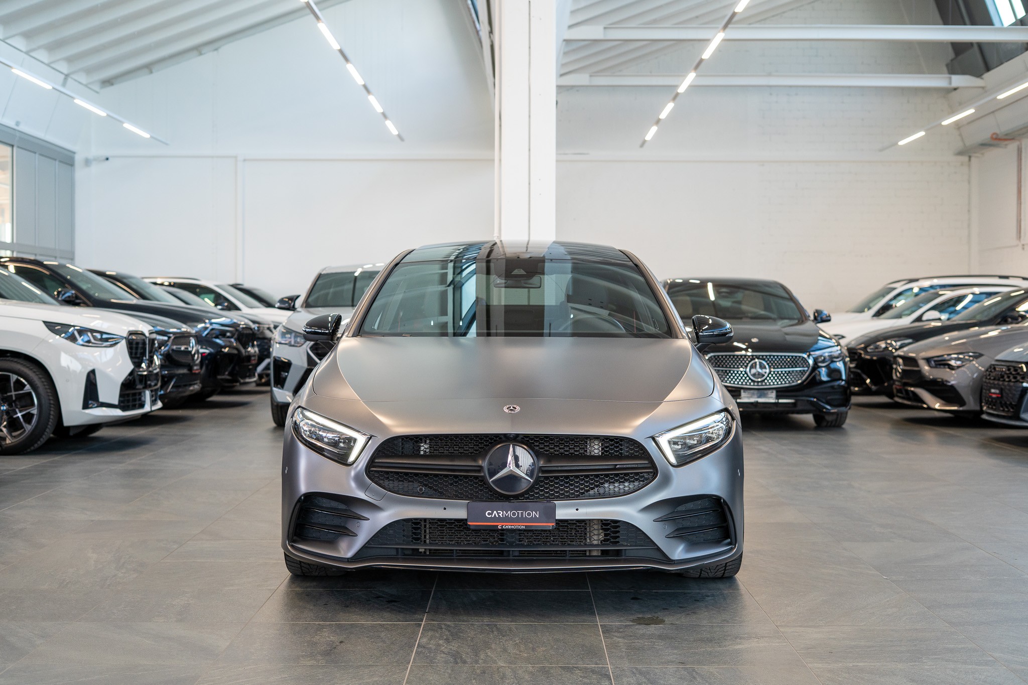 A 35 AMG 4matic Limousine / Frozen Grey / Panorama-Schiebedach / Ambiente-beleuchtung