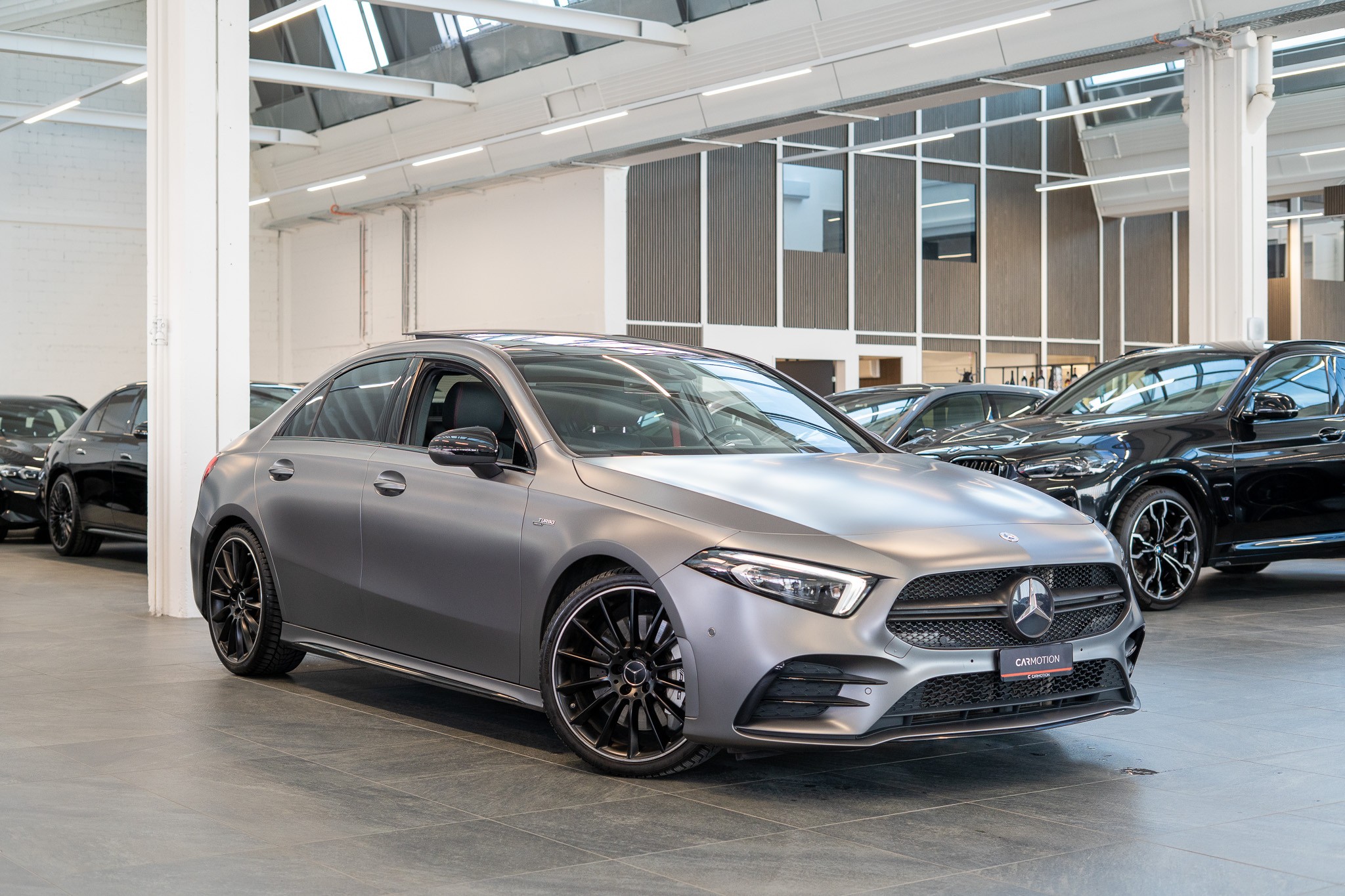 A 35 AMG 4matic Limousine / Frozen Grey / Panorama-Schiebedach / Ambiente-beleuchtung