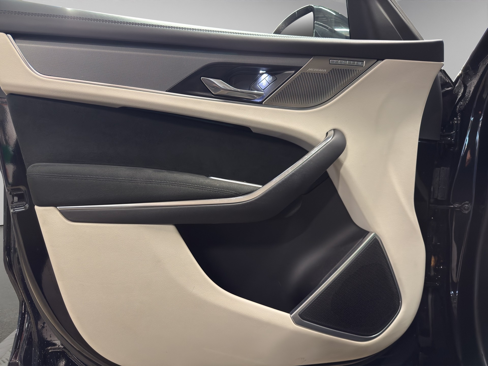 JAGUAR F-Pace 5.0 V8 SVR AWD - 9