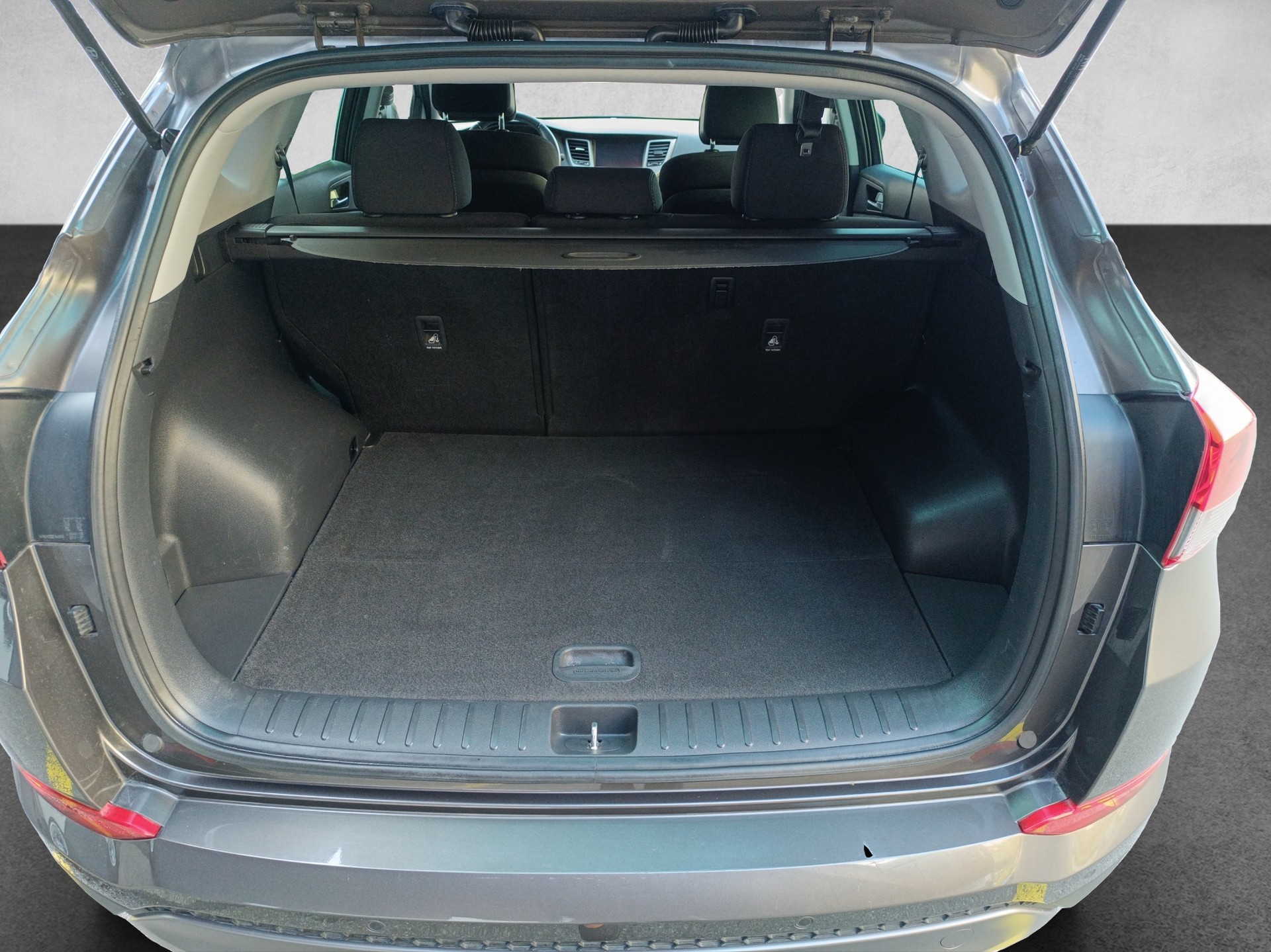 HYUNDAI Tucson 2.0 CRDI Launch Edition 4WD Automatic - 15