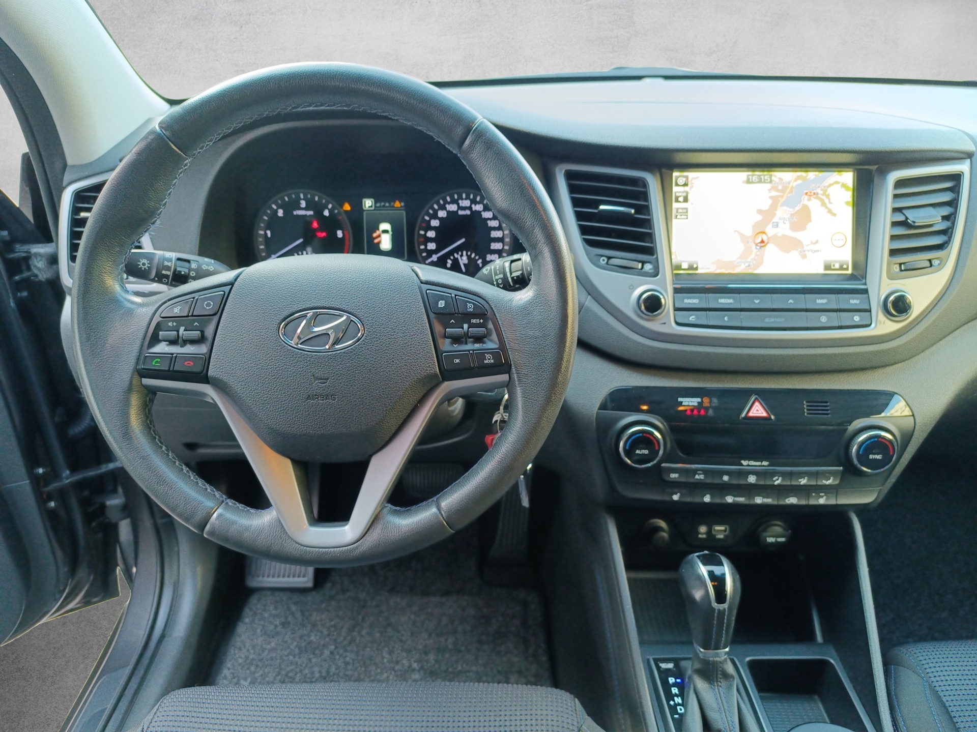 HYUNDAI Tucson 2.0 CRDI Launch Edition 4WD Automatic - 10