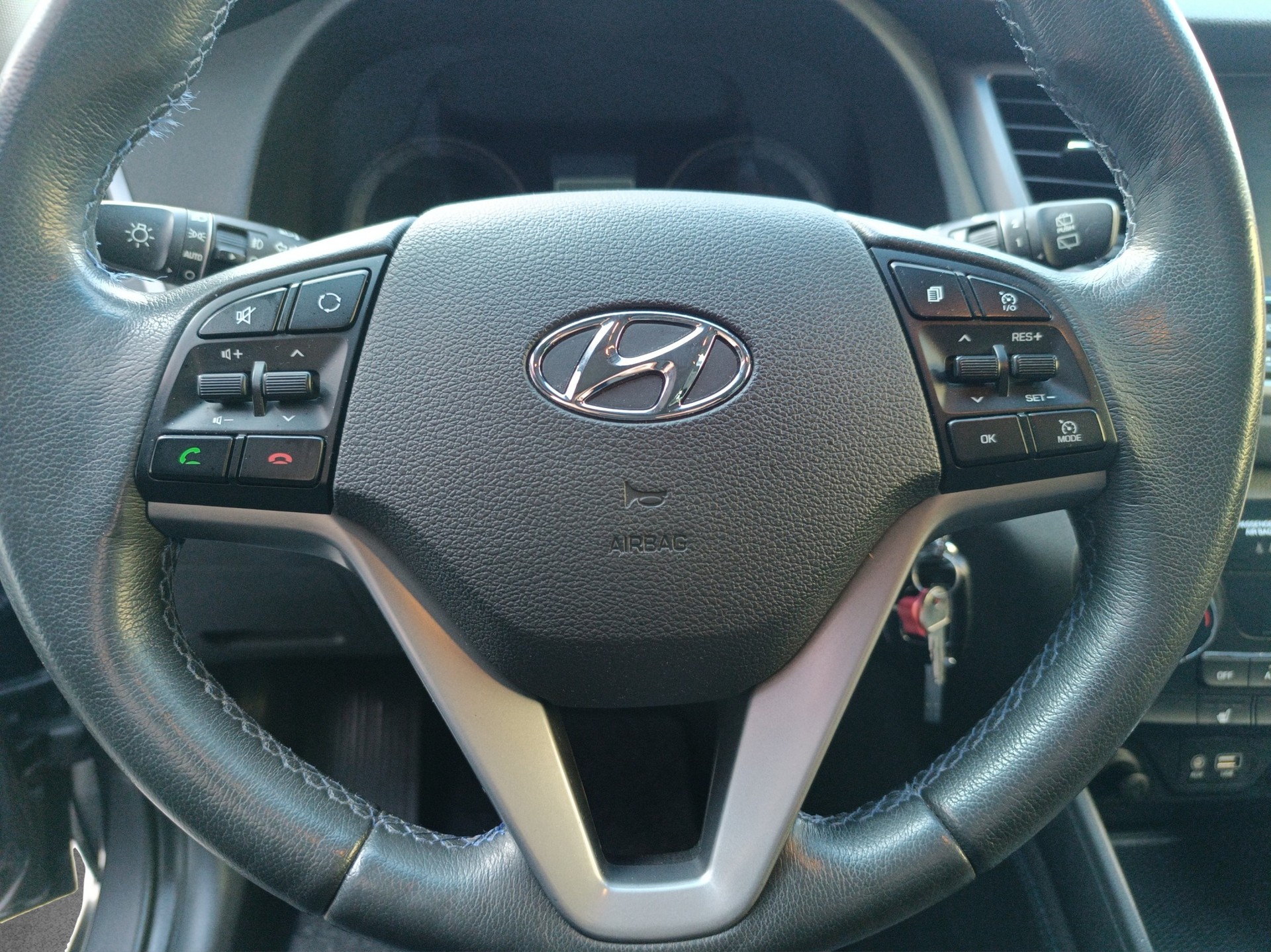 HYUNDAI Tucson 2.0 CRDI Launch Edition 4WD Automatic - 13