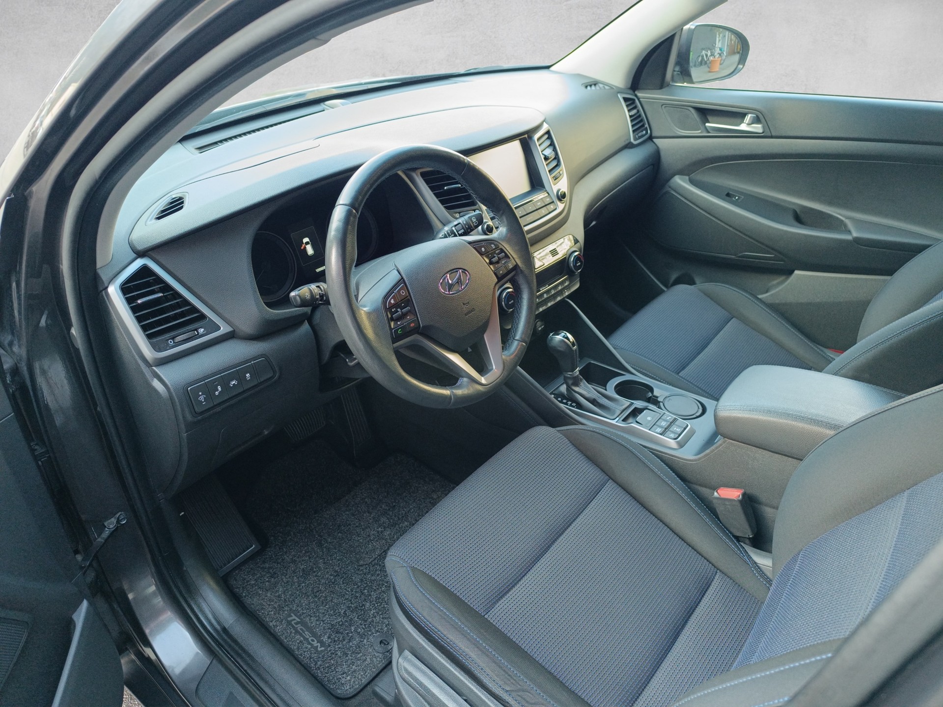 HYUNDAI Tucson 2.0 CRDI Launch Edition 4WD Automatic - 9
