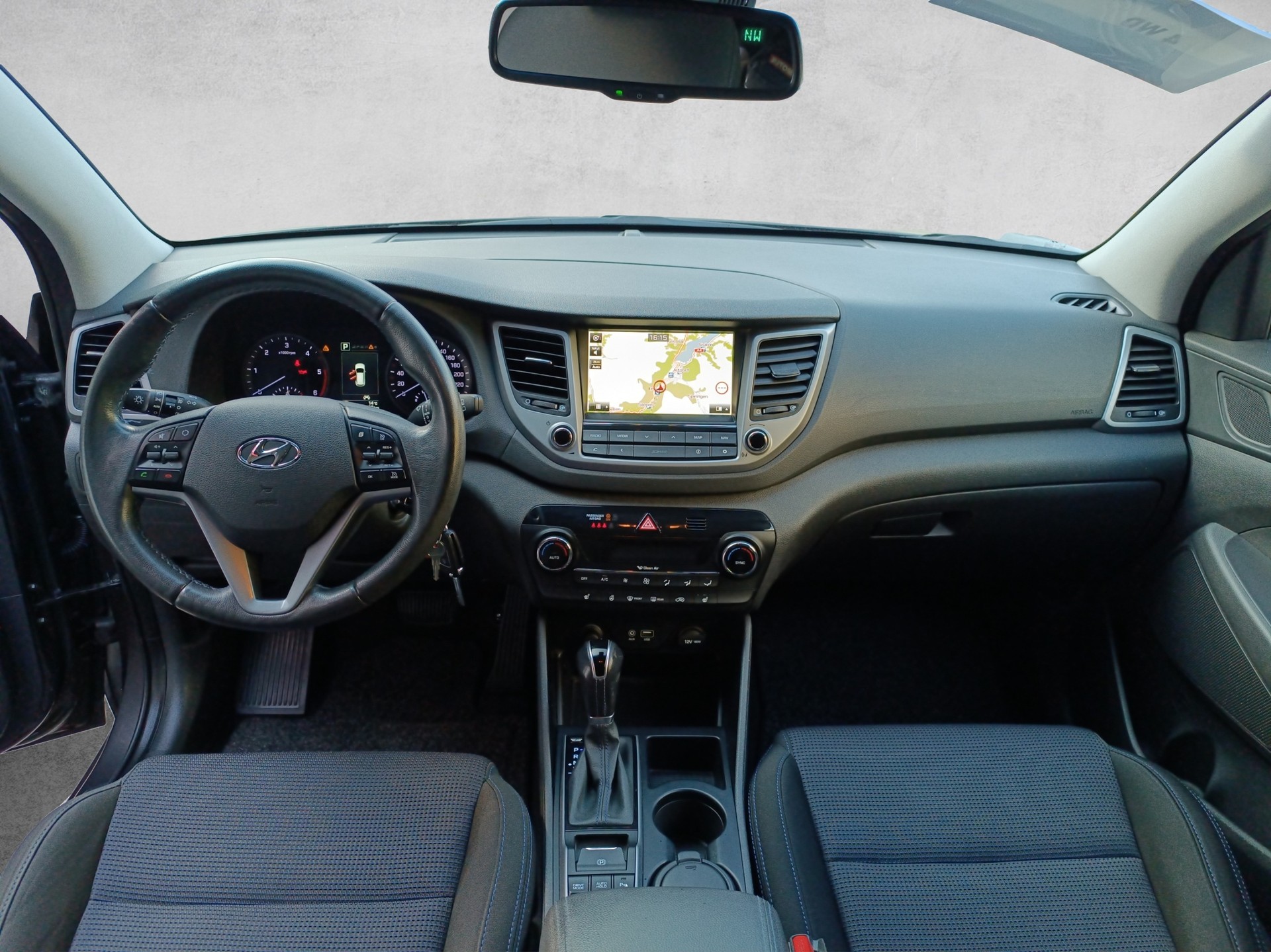 HYUNDAI Tucson 2.0 CRDI Launch Edition 4WD Automatic - 11