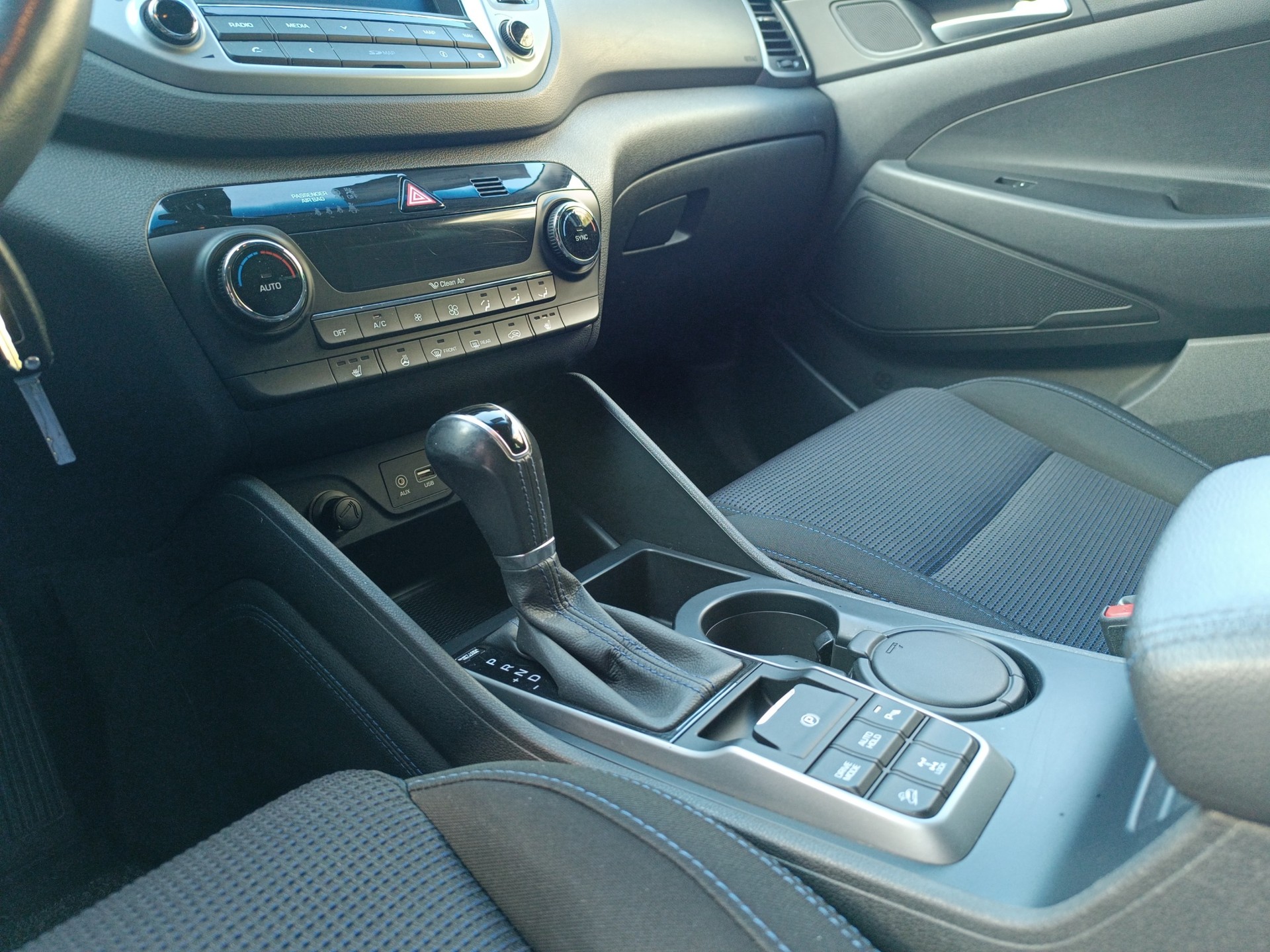 HYUNDAI Tucson 2.0 CRDI Launch Edition 4WD Automatic - 14