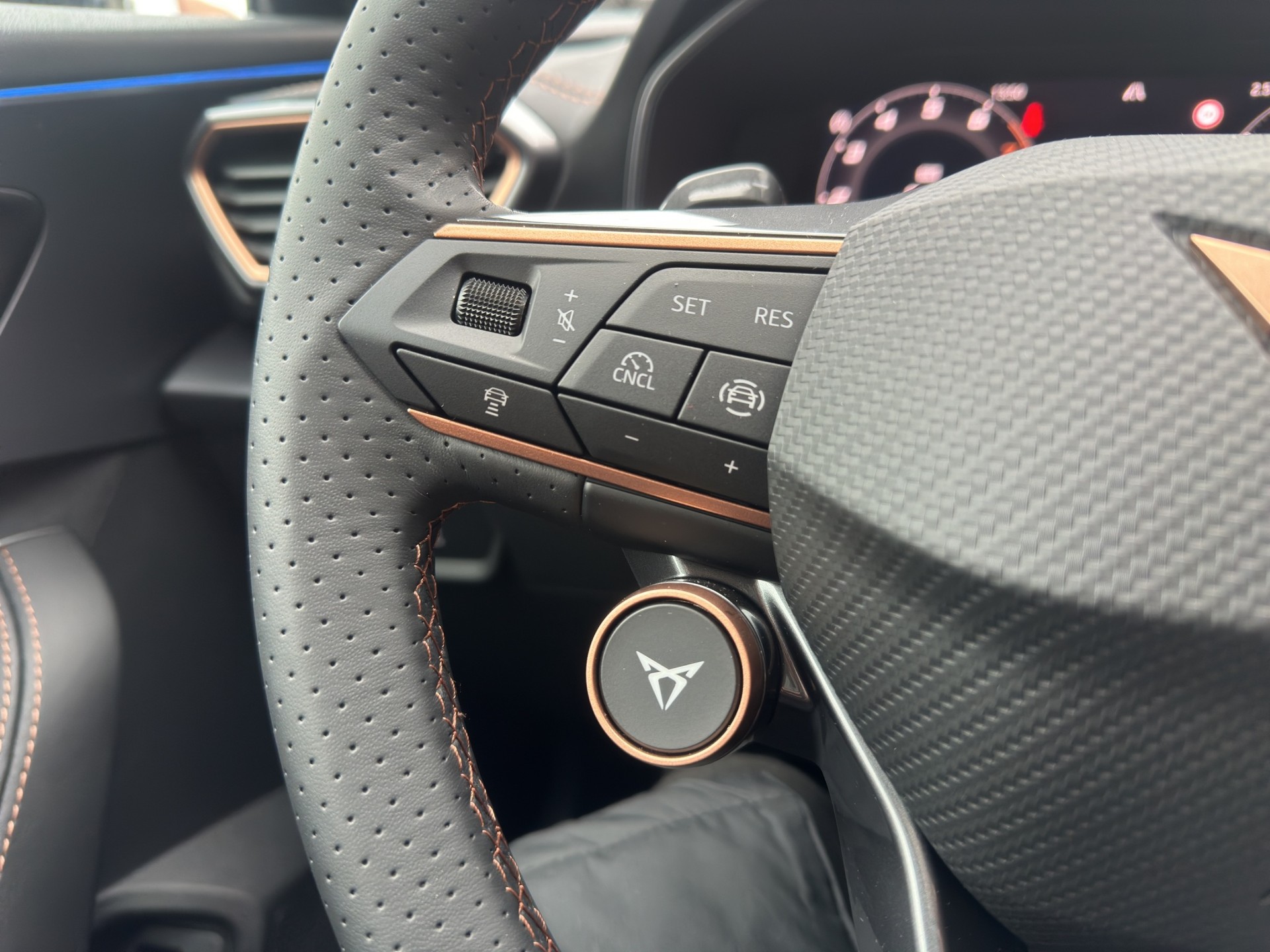 CUPRA Formentor 2.0TSI VZ 4Drive DSG Sky Sennheiser - 28