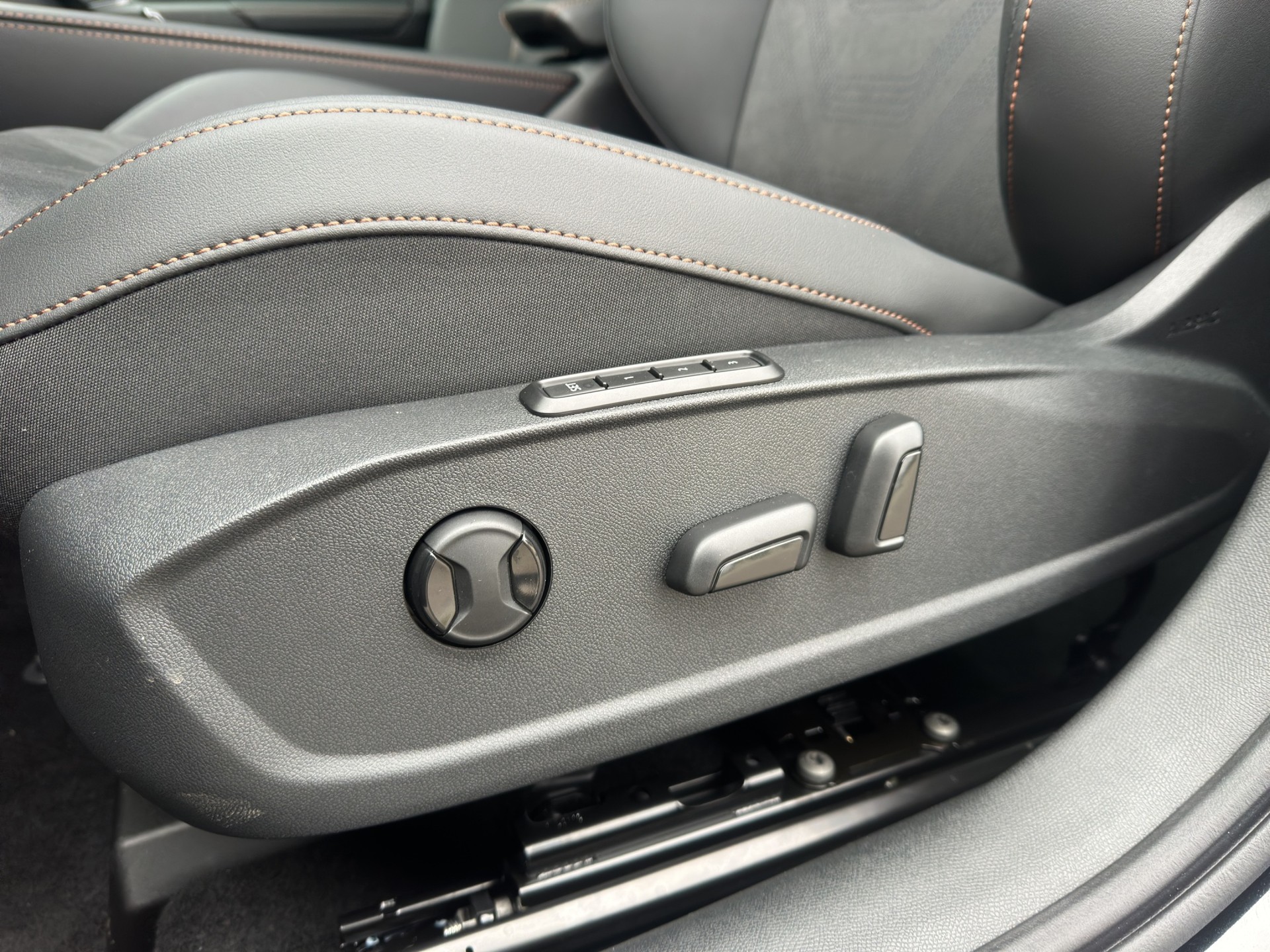 CUPRA Formentor 2.0TSI VZ 4Drive DSG Sky Sennheiser - 26