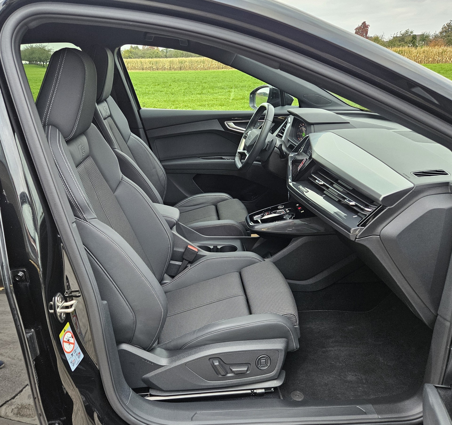 AUDI Q4 Sportback e-tron 50 S-Line quattro Modell 2024 mit Anhängerkupplung - 16