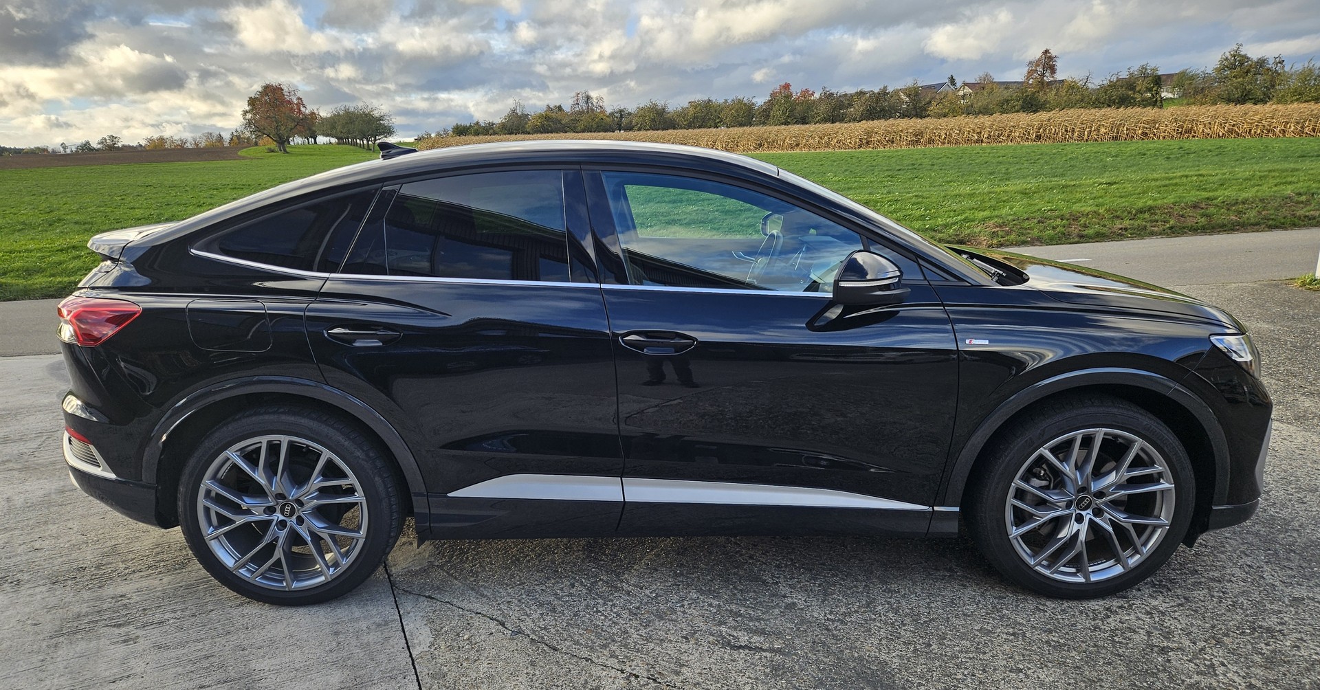 AUDI Q4 Sportback e-tron 50 S-Line quattro Modell 2024 mit Anhängerkupplung - 12