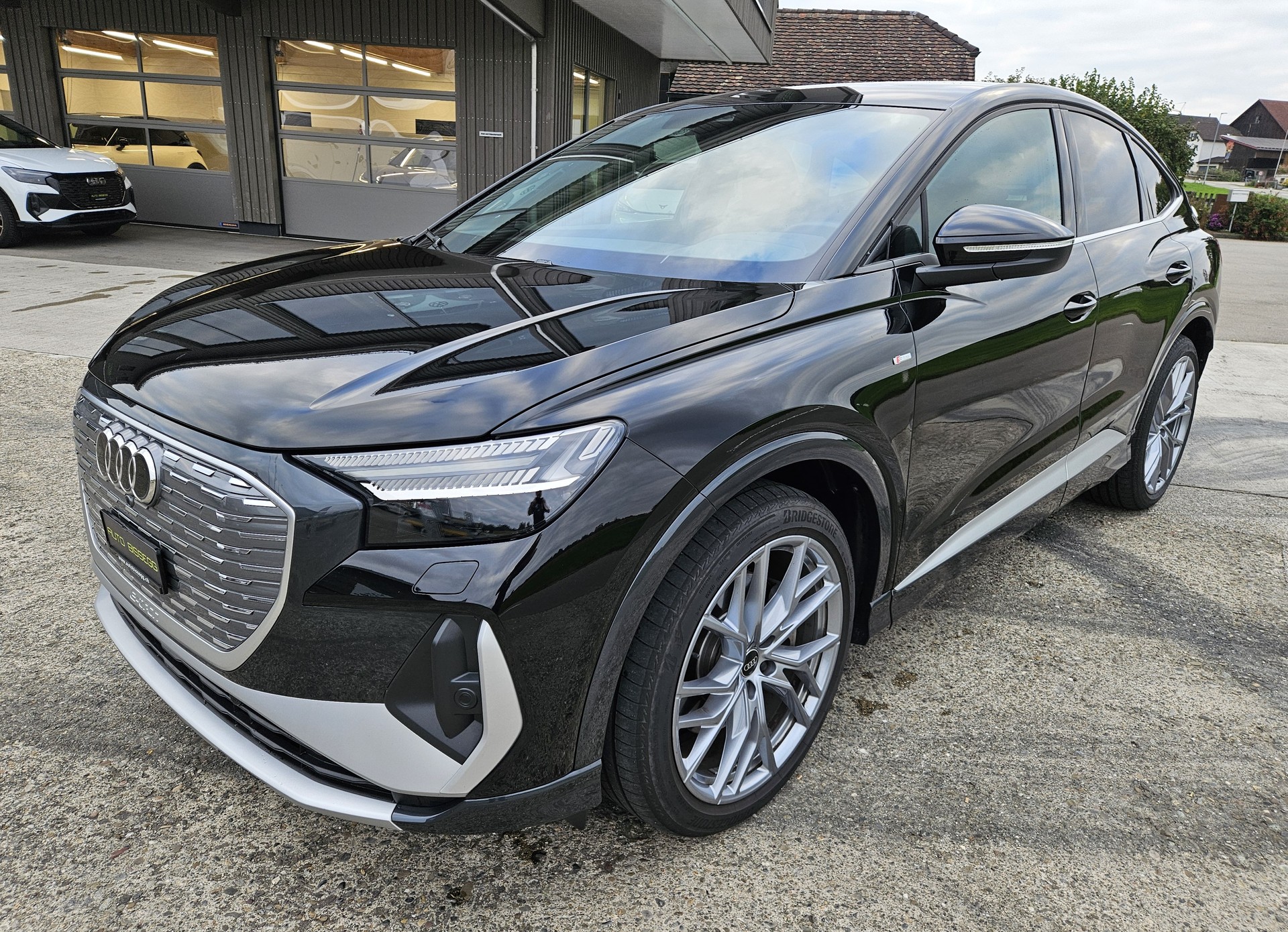 AUDI Q4 Sportback e-tron 50 S-Line quattro Modell 2024 mit Anhängerkupplung - 3