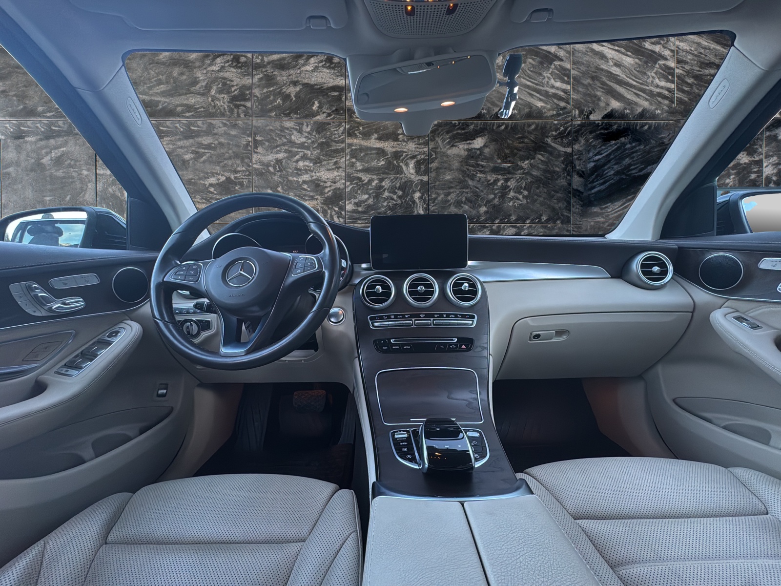 MERCEDES-BENZ GLC 300 4Matic AMG Line 9G-Tronic - 11