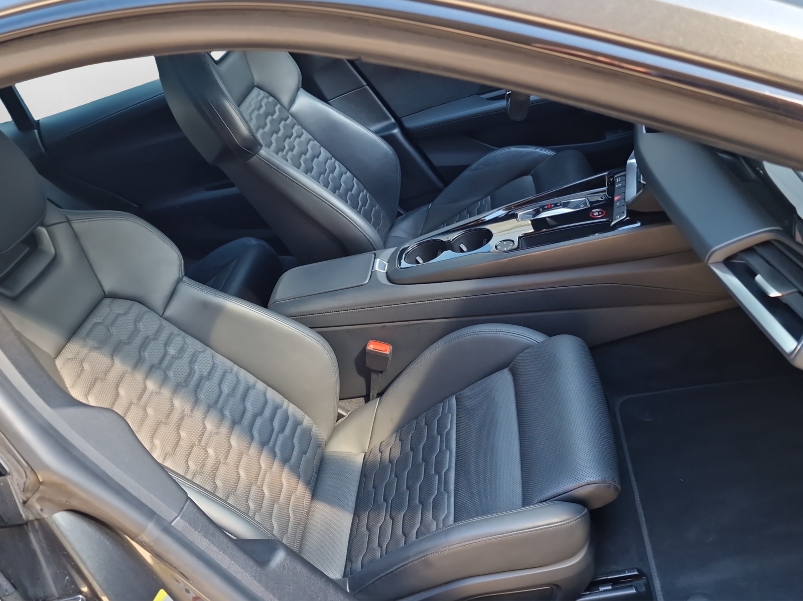 AUDI e-tron GT quattro - 15