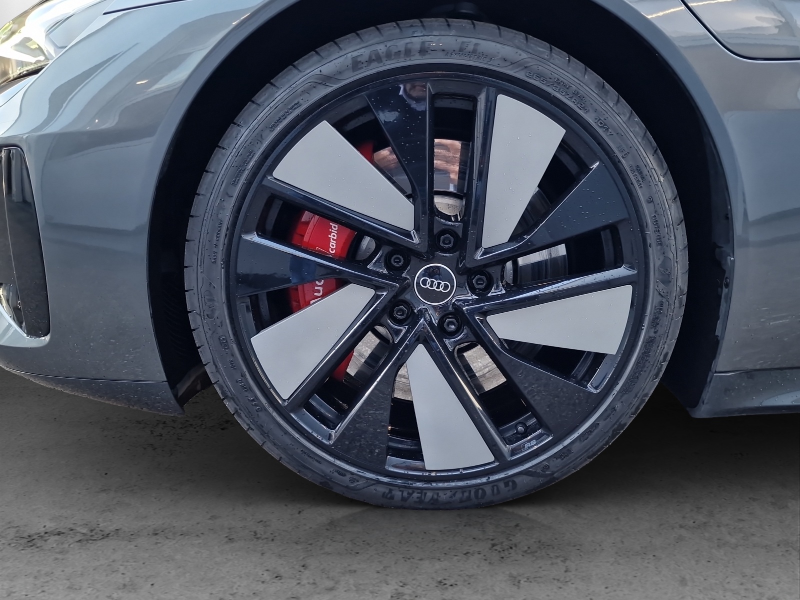 AUDI e-tron GT quattro - 14