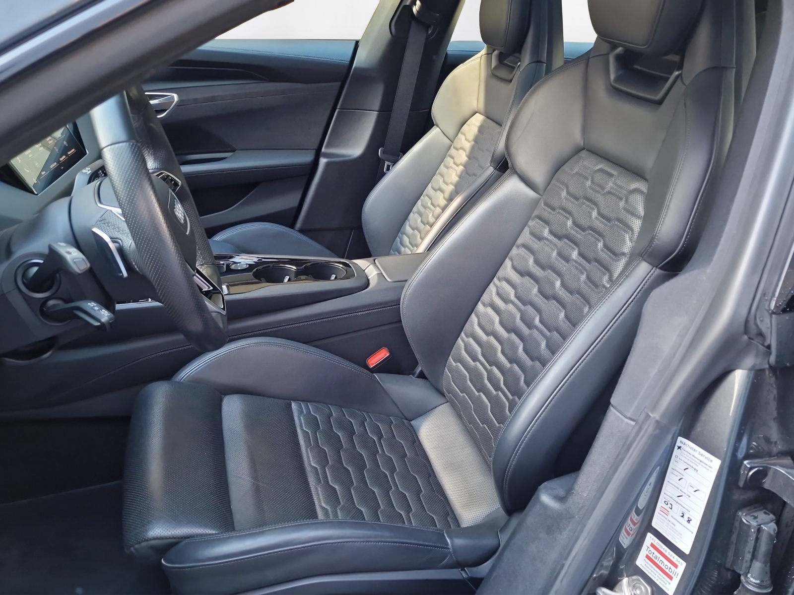 AUDI e-tron GT quattro - 11