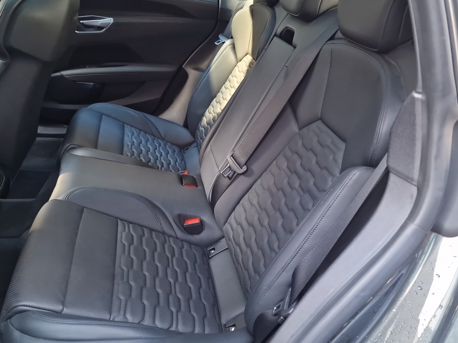 AUDI e-tron GT quattro - 12