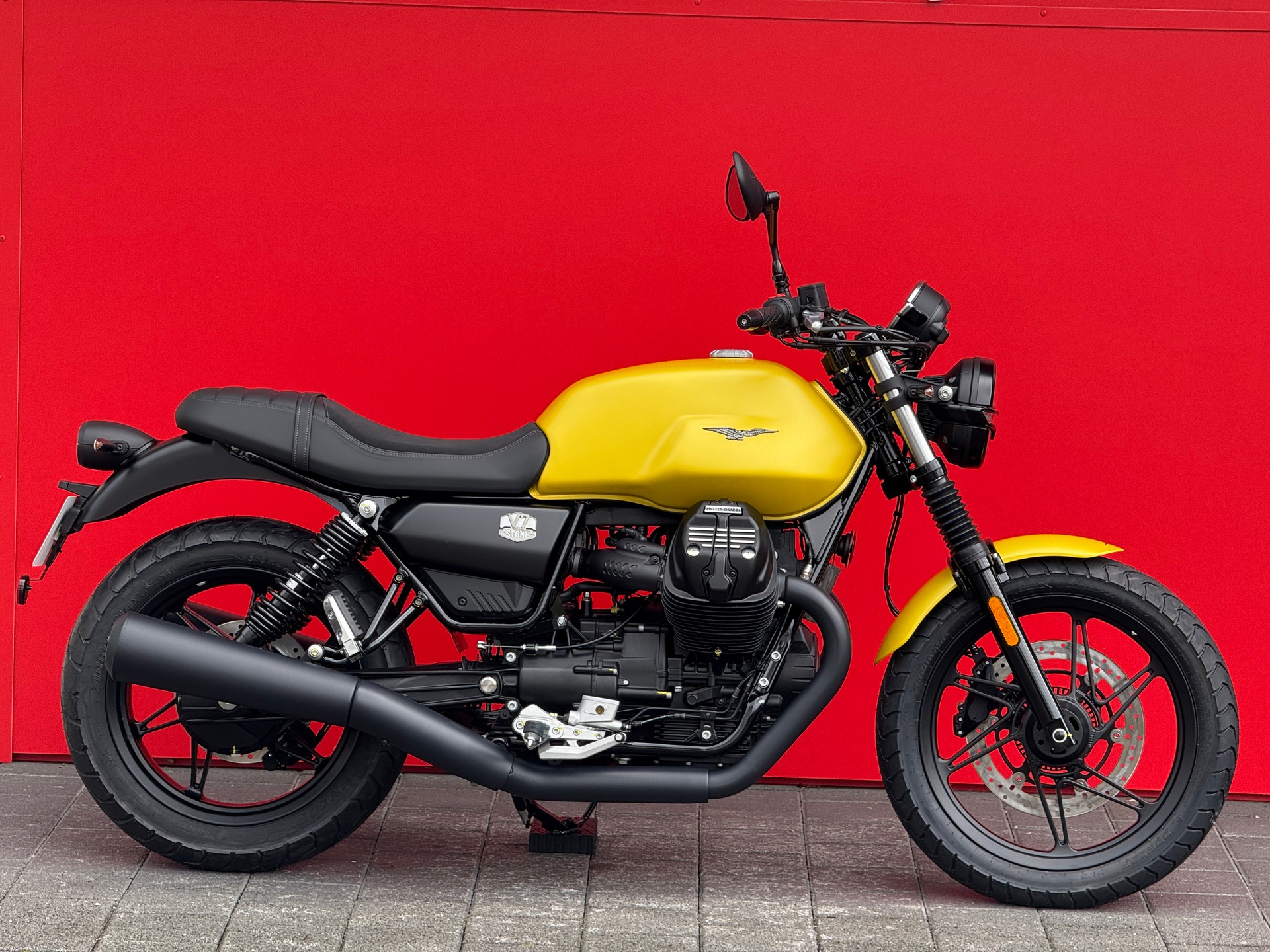 MOTO GUZZI V7 IV 850 Stone (35kW) - 1
