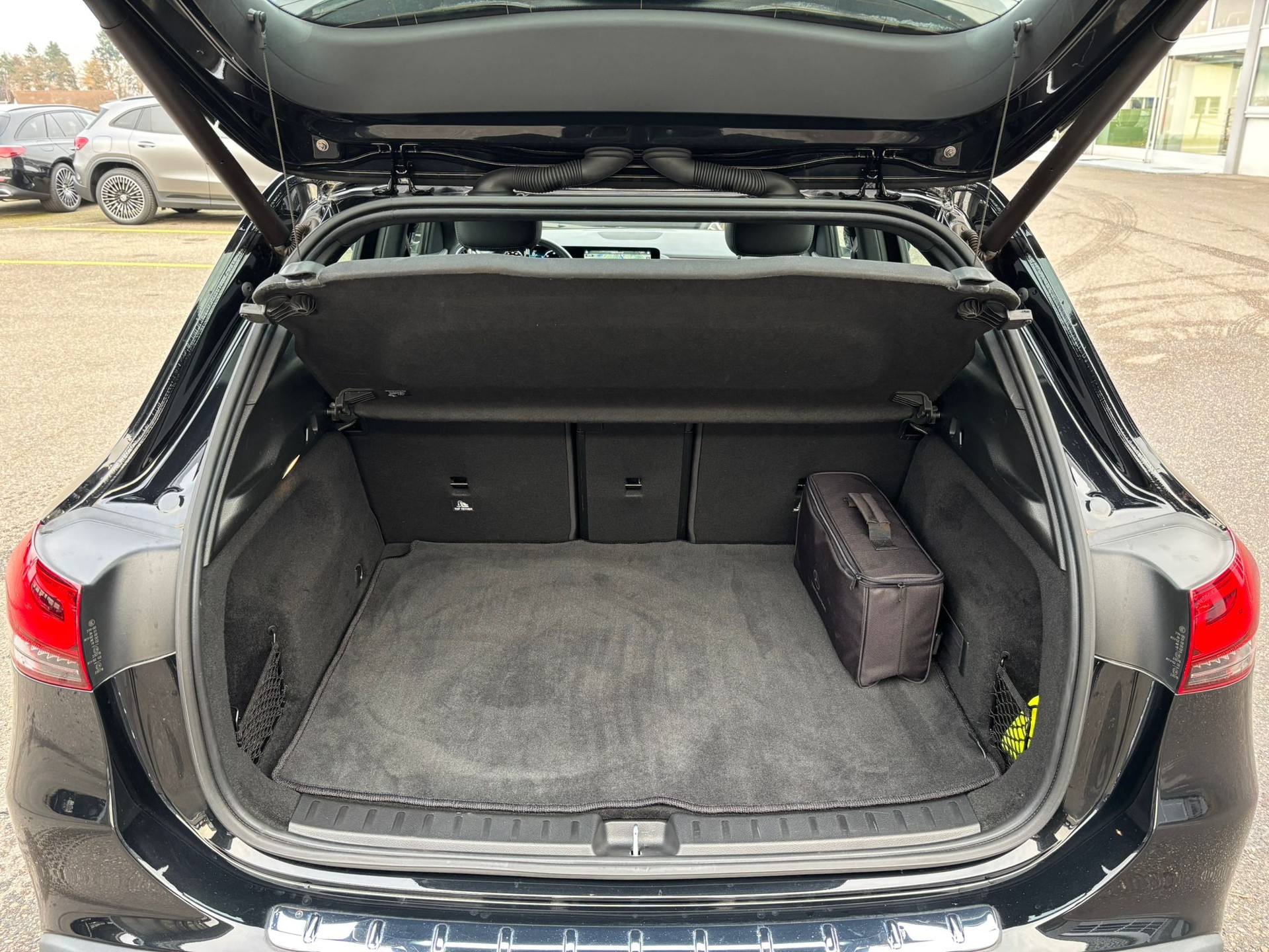 MERCEDES-BENZ EQA 300 4Matic Progressive - 12
