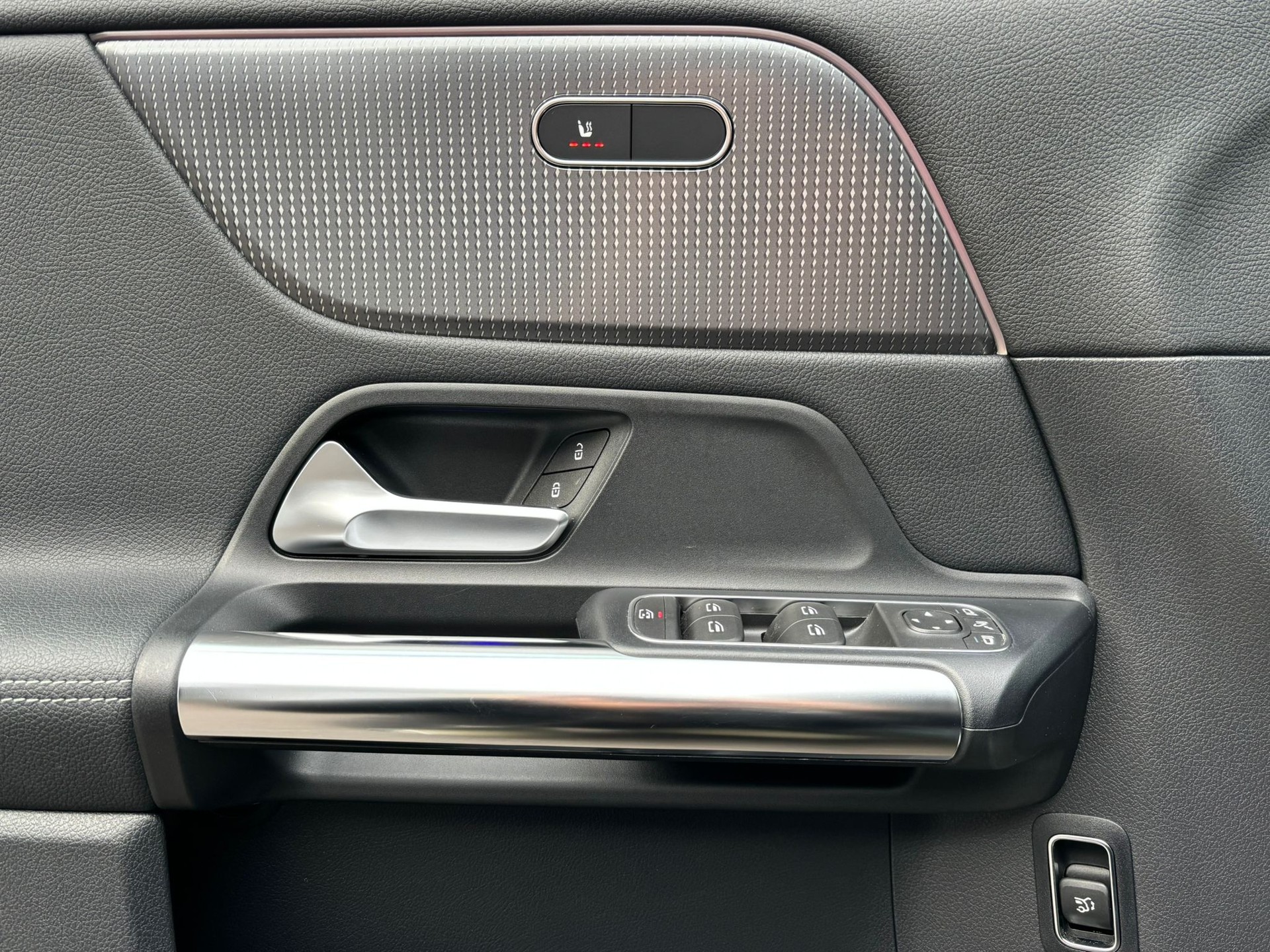 MERCEDES-BENZ EQA 300 4Matic Progressive - 11