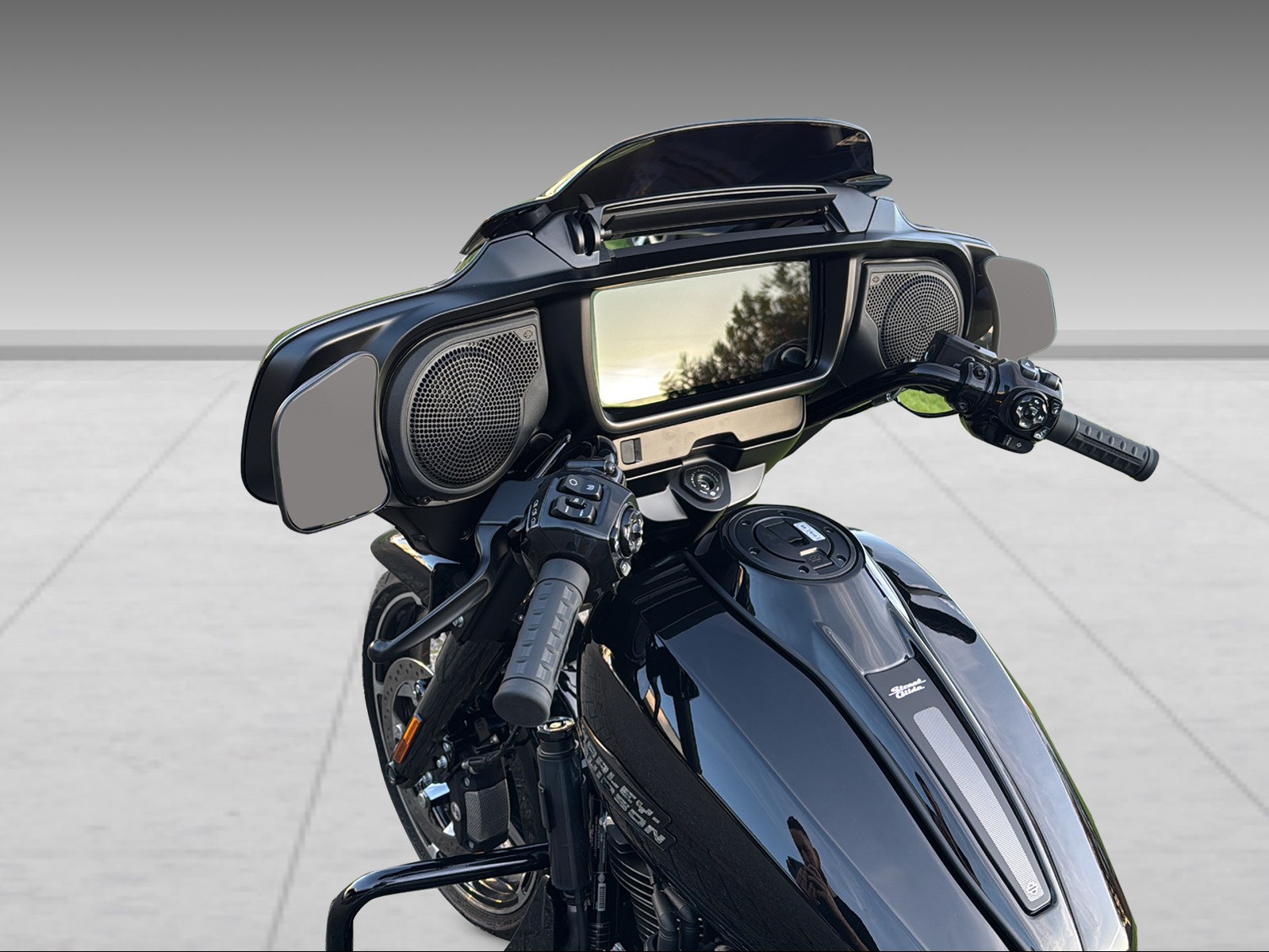 HARLEY-DAVIDSON FLHX Street Glide Black Finish 117 - 4