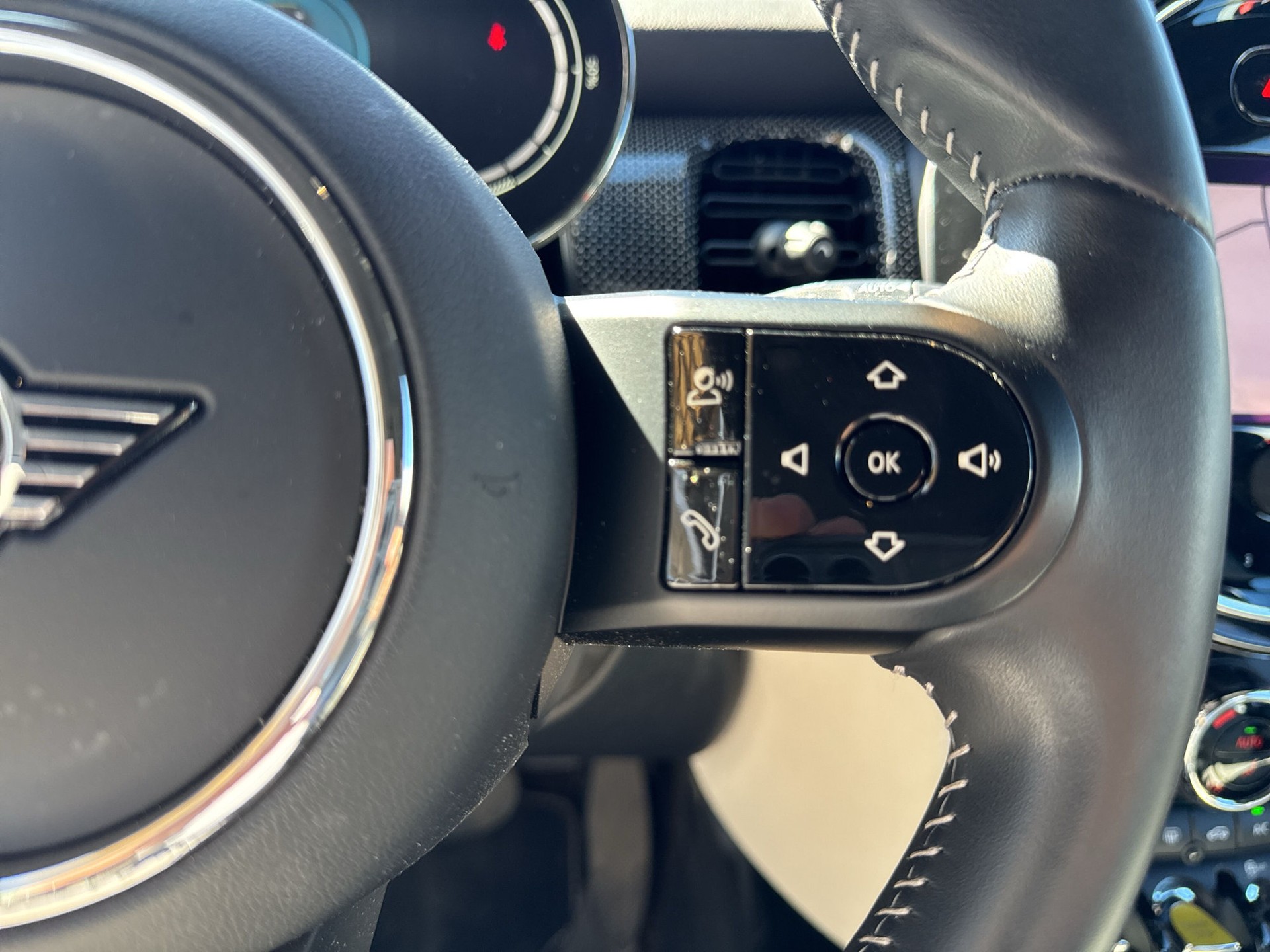 MINI Cooper SE - 16