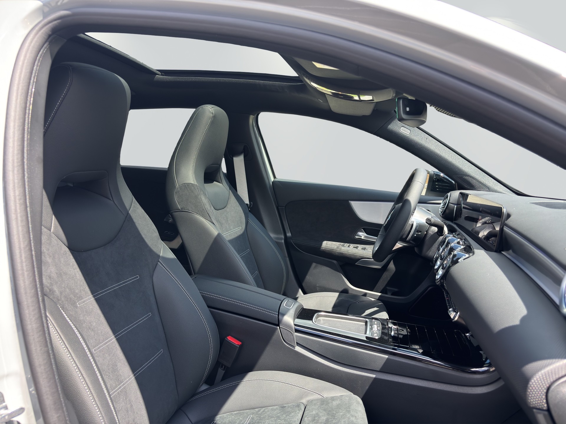 MERCEDES-BENZ A 220 4Matic 8G-DCT - 11