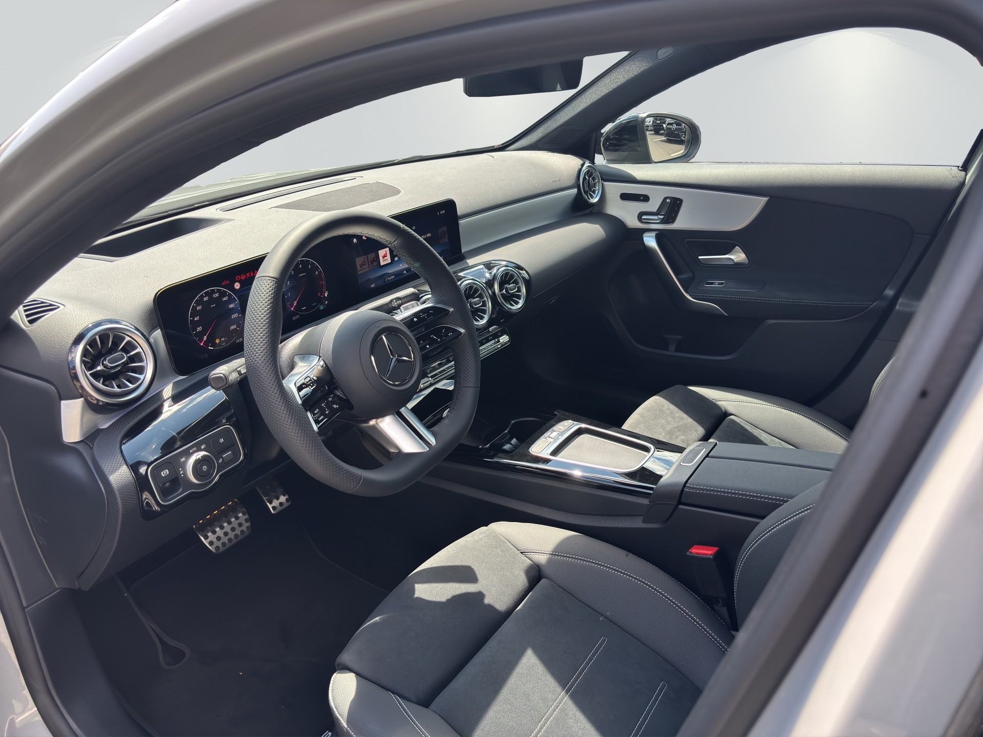MERCEDES-BENZ A 220 4Matic 8G-DCT - 9