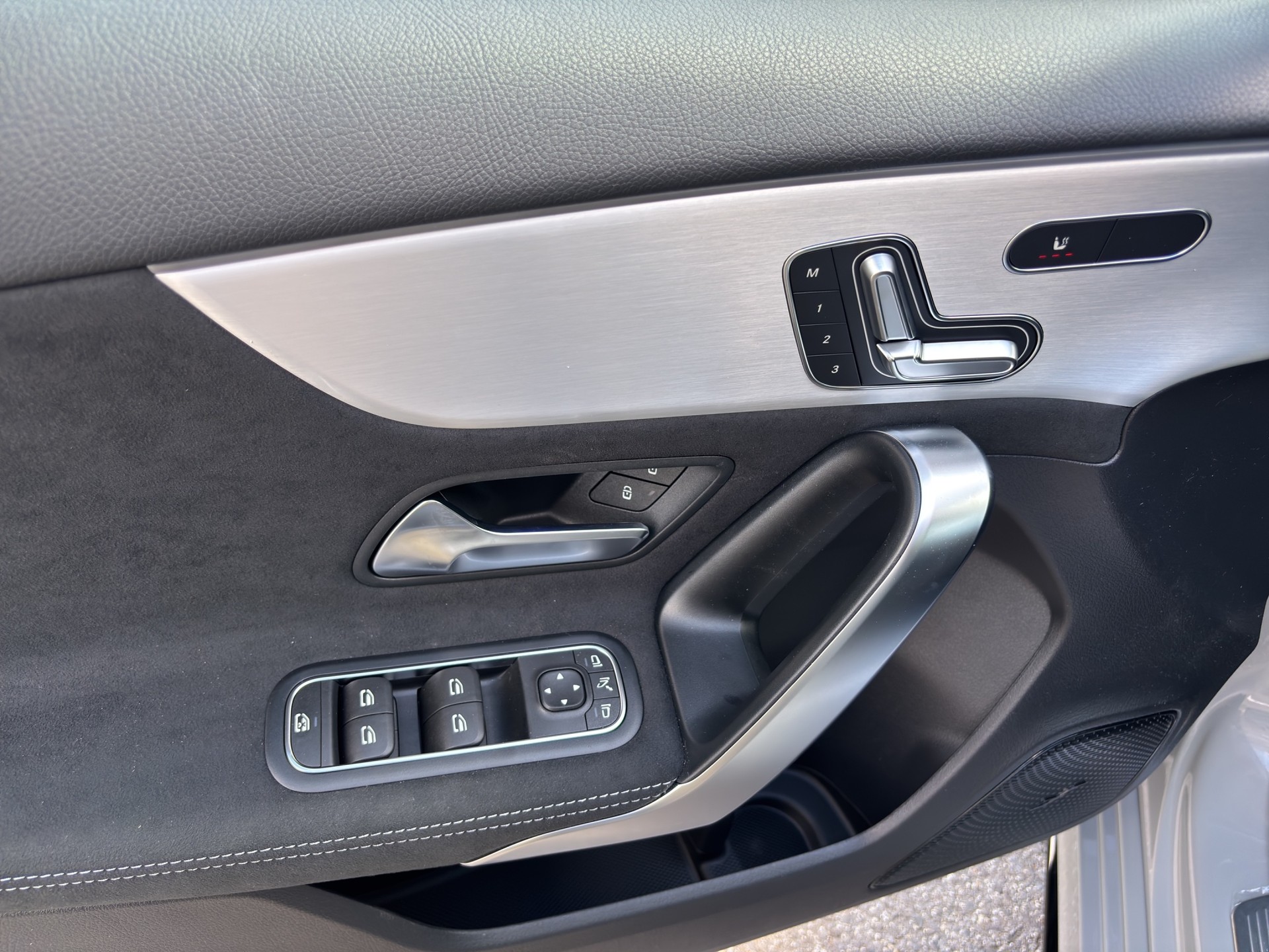 MERCEDES-BENZ A 220 4Matic 8G-DCT - 13