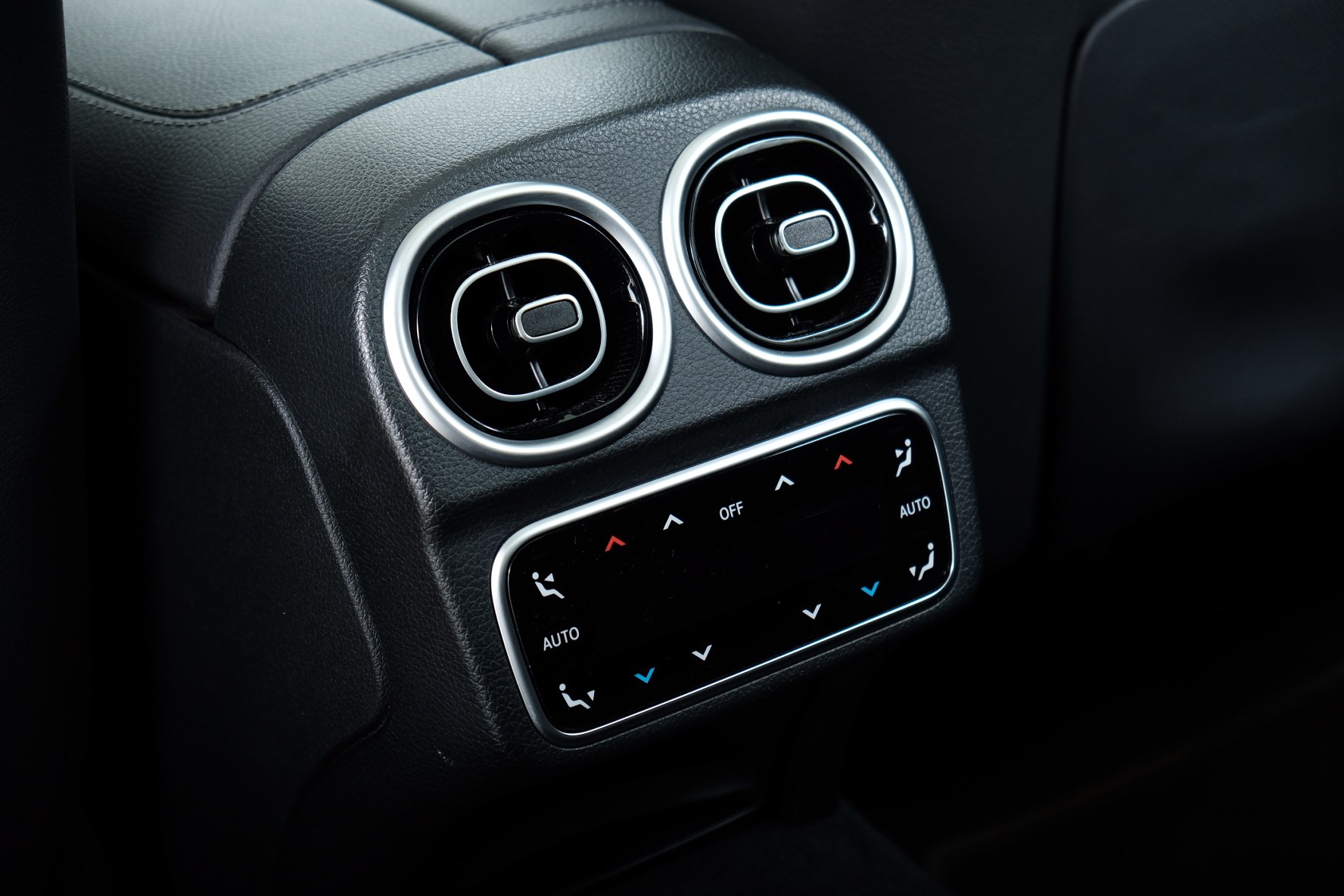 MERCEDES-BENZ C 300 4Matic AMG Line - 18