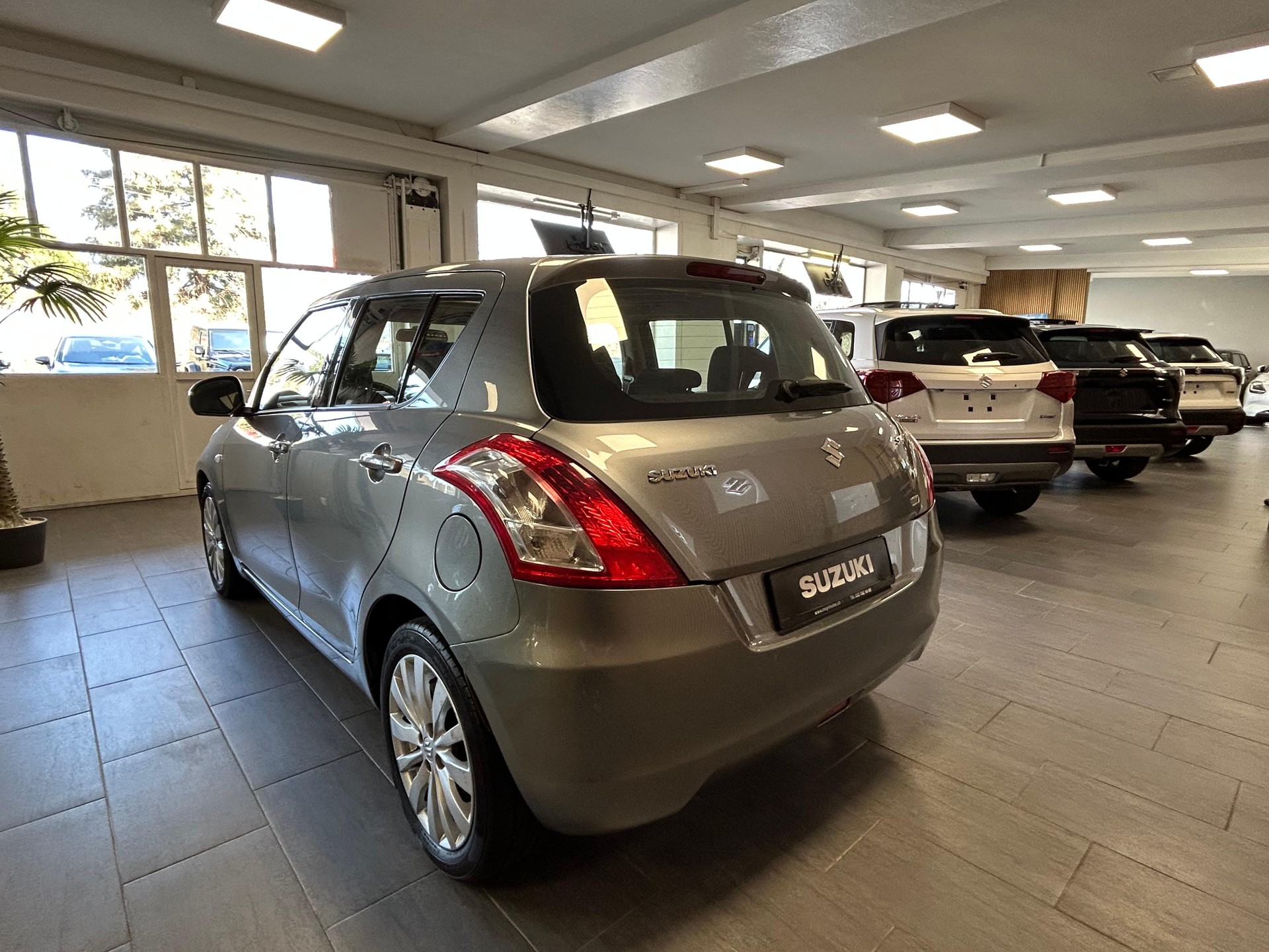 SUZUKI Swift 1.2 GL Top Indigo S/S - 6