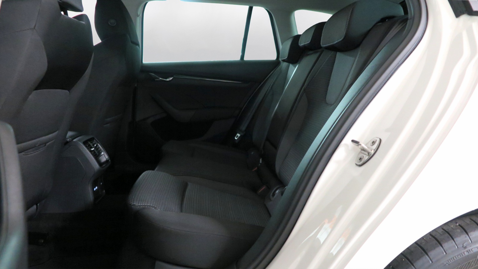 SKODA Octavia Combi 1.0 TSI mHEV DSG Ambition - 11