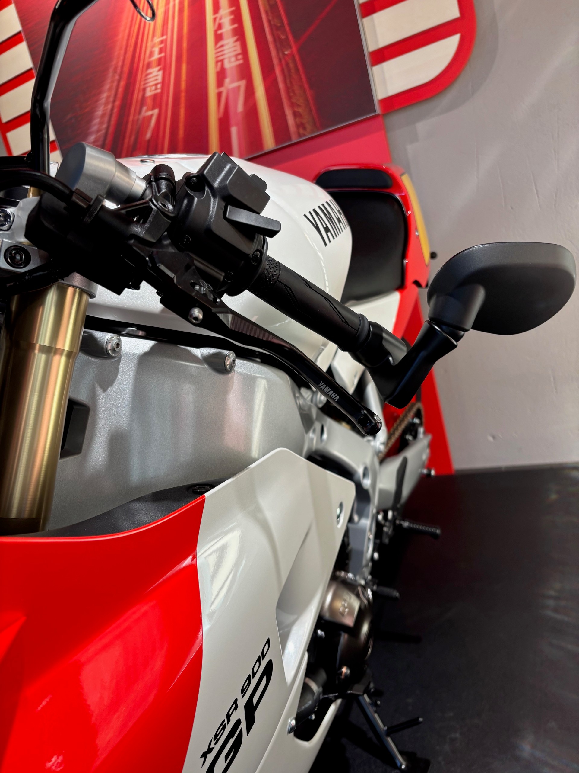 YAMAHA XSR 900 GP - 10