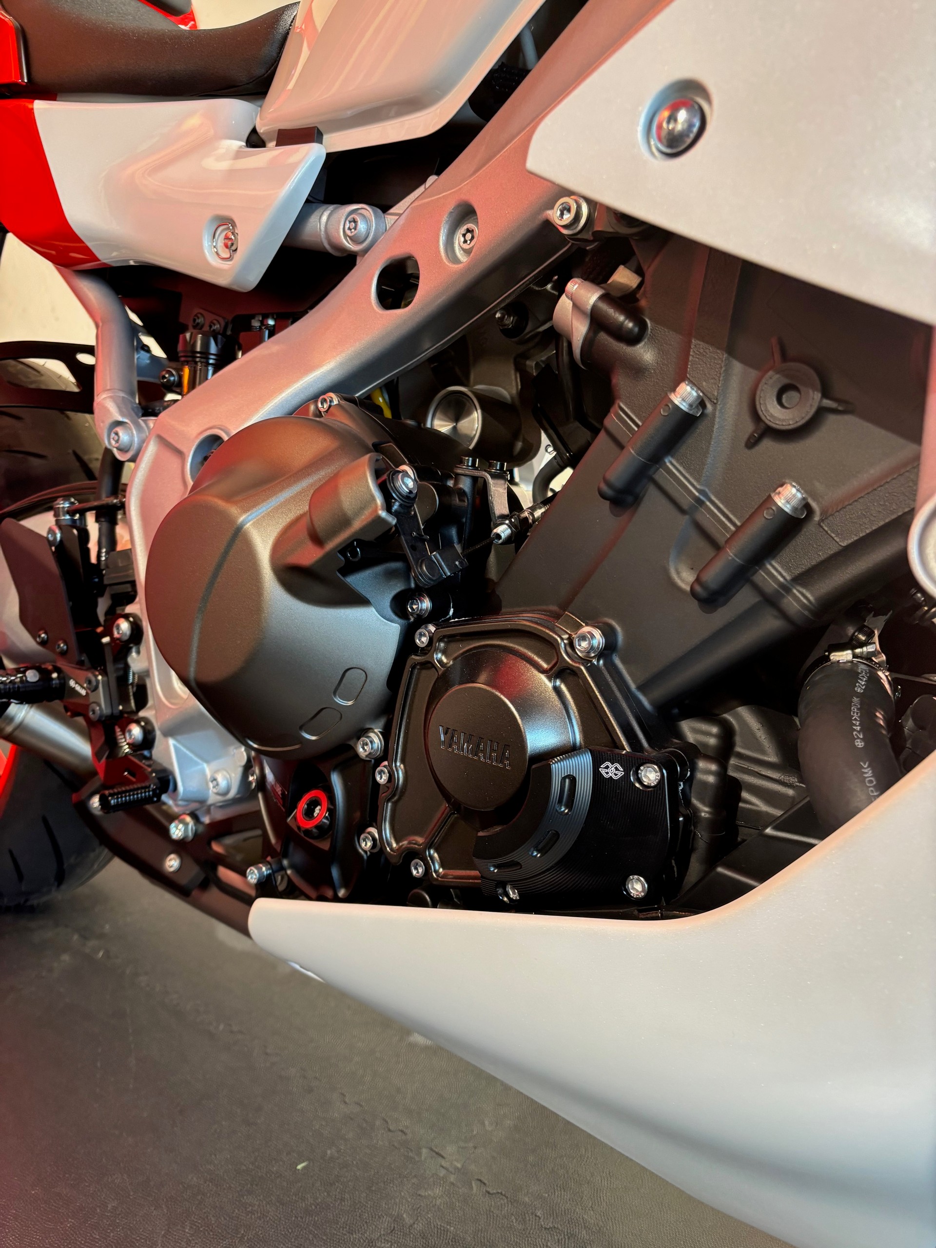 YAMAHA XSR 900 GP - 6