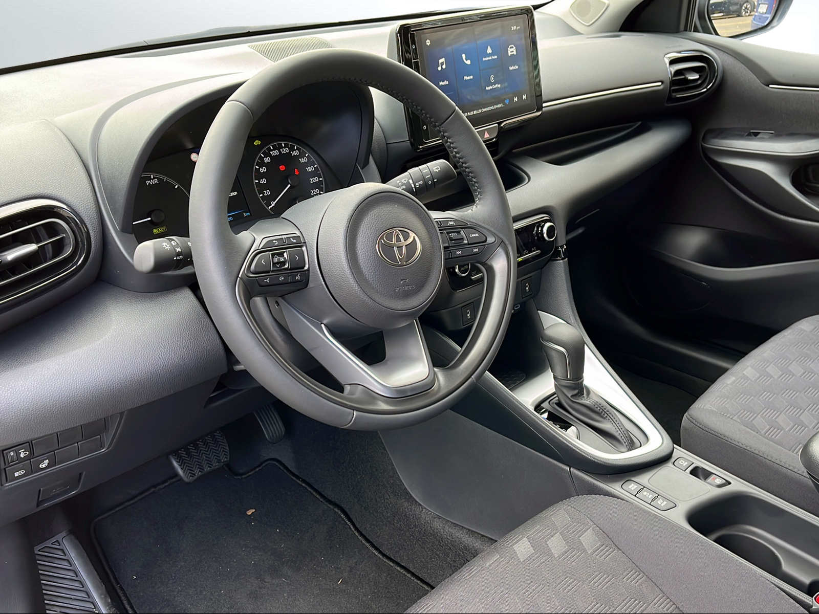 TOYOTA Yaris 1.5 Comfort e-CVT - 8