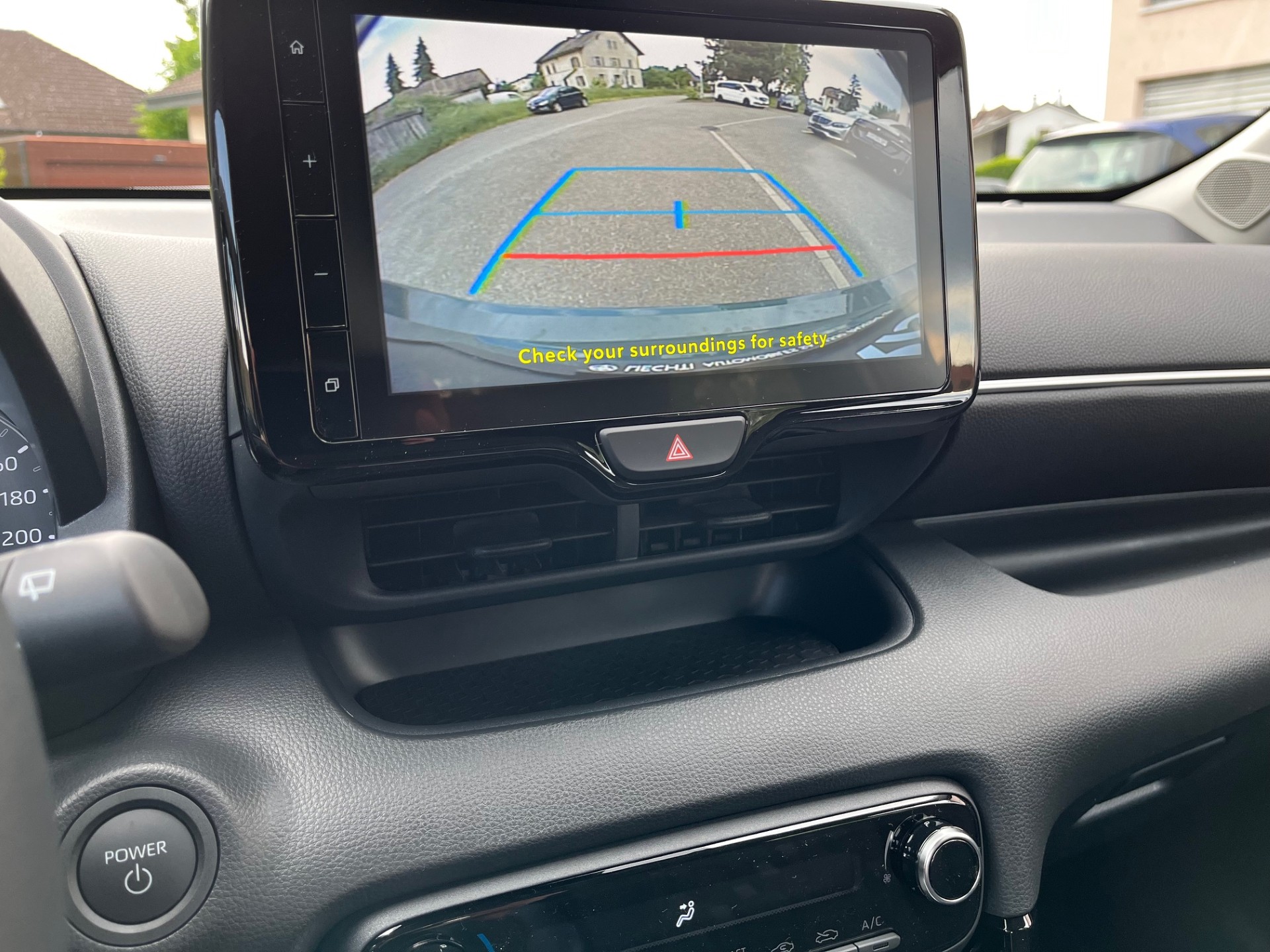 TOYOTA Yaris 1.5 Comfort e-CVT - 13