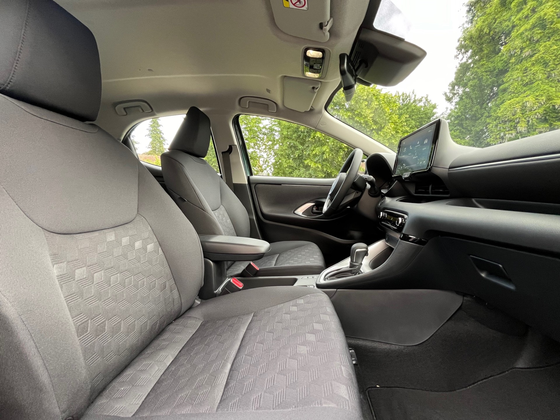 TOYOTA Yaris 1.5 Comfort e-CVT - 9