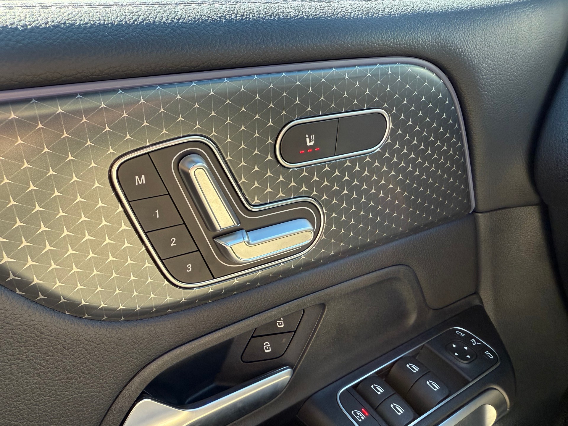 MERCEDES-BENZ GLB 220 4Matic 8G-Tronic - 13