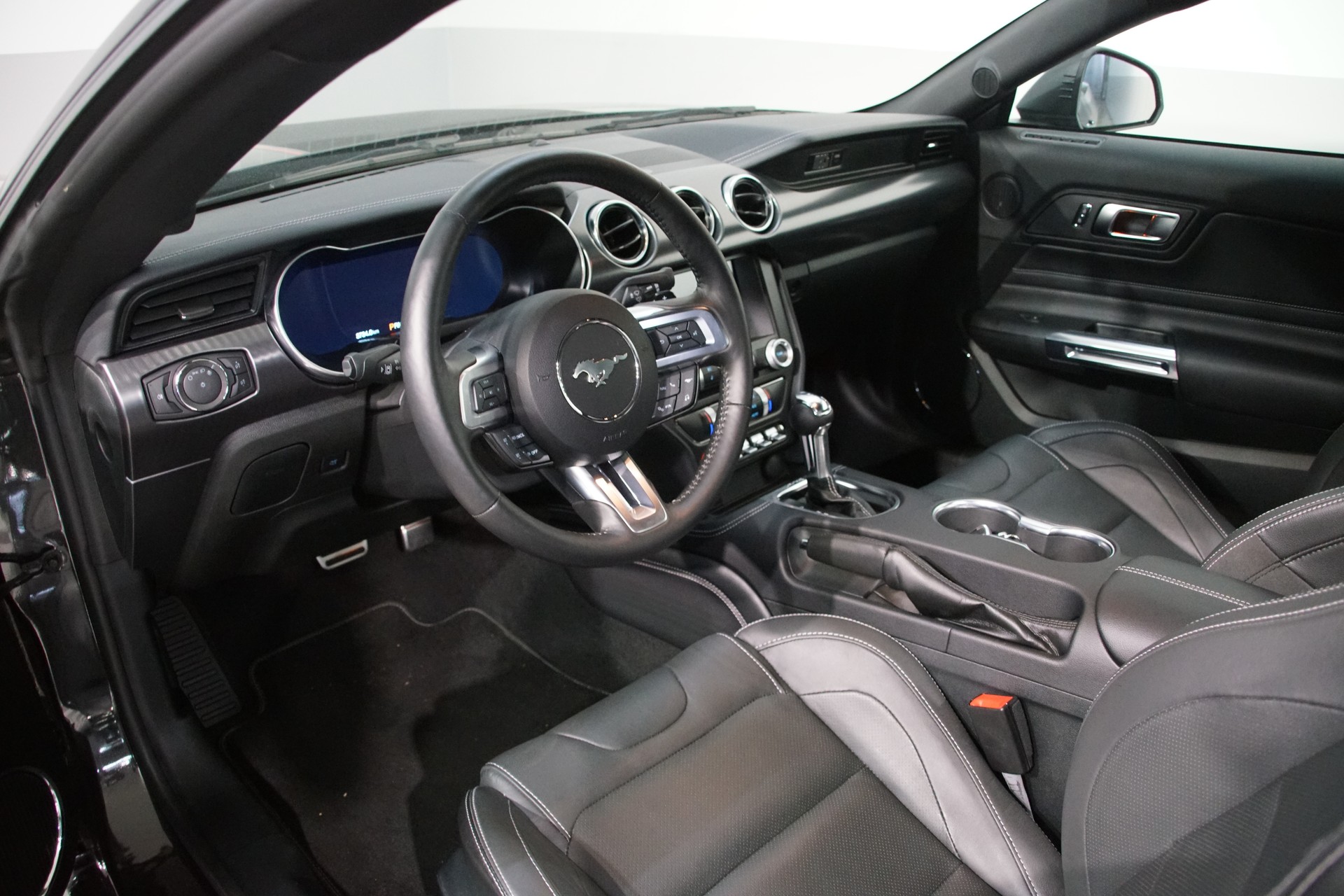FORD Mustang Fastback 5.0 V8 Mach 1 Automat - 13