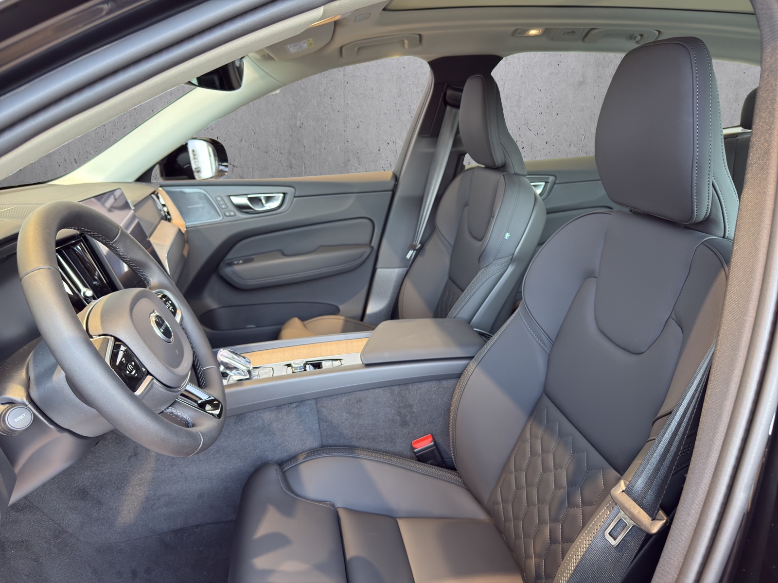 VOLVO XC60 B5 Benzin Mild Hybrid AWD Ultra Dark Geartronic - 10